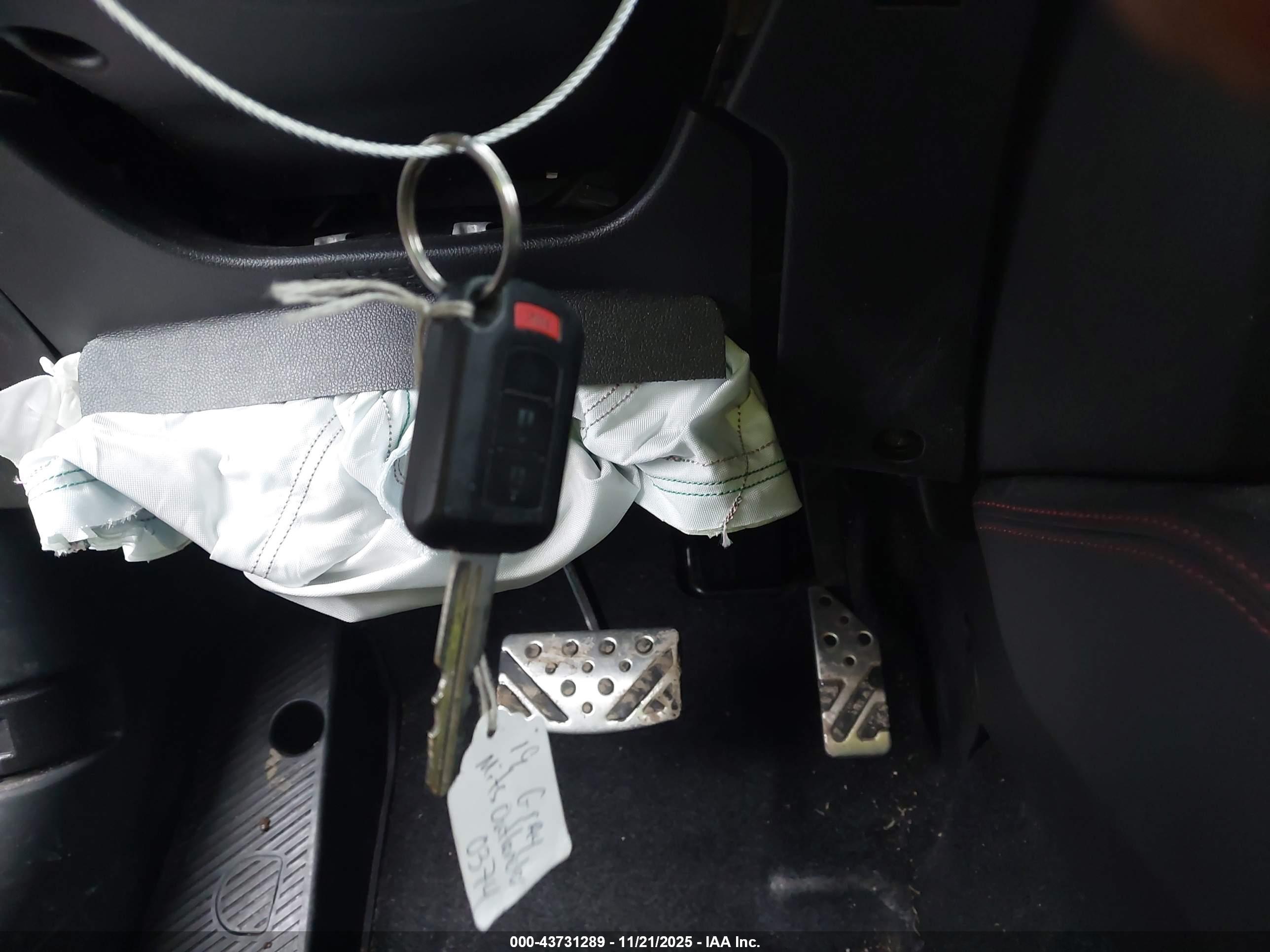 MITSUBISHI OUTLANDER image 11