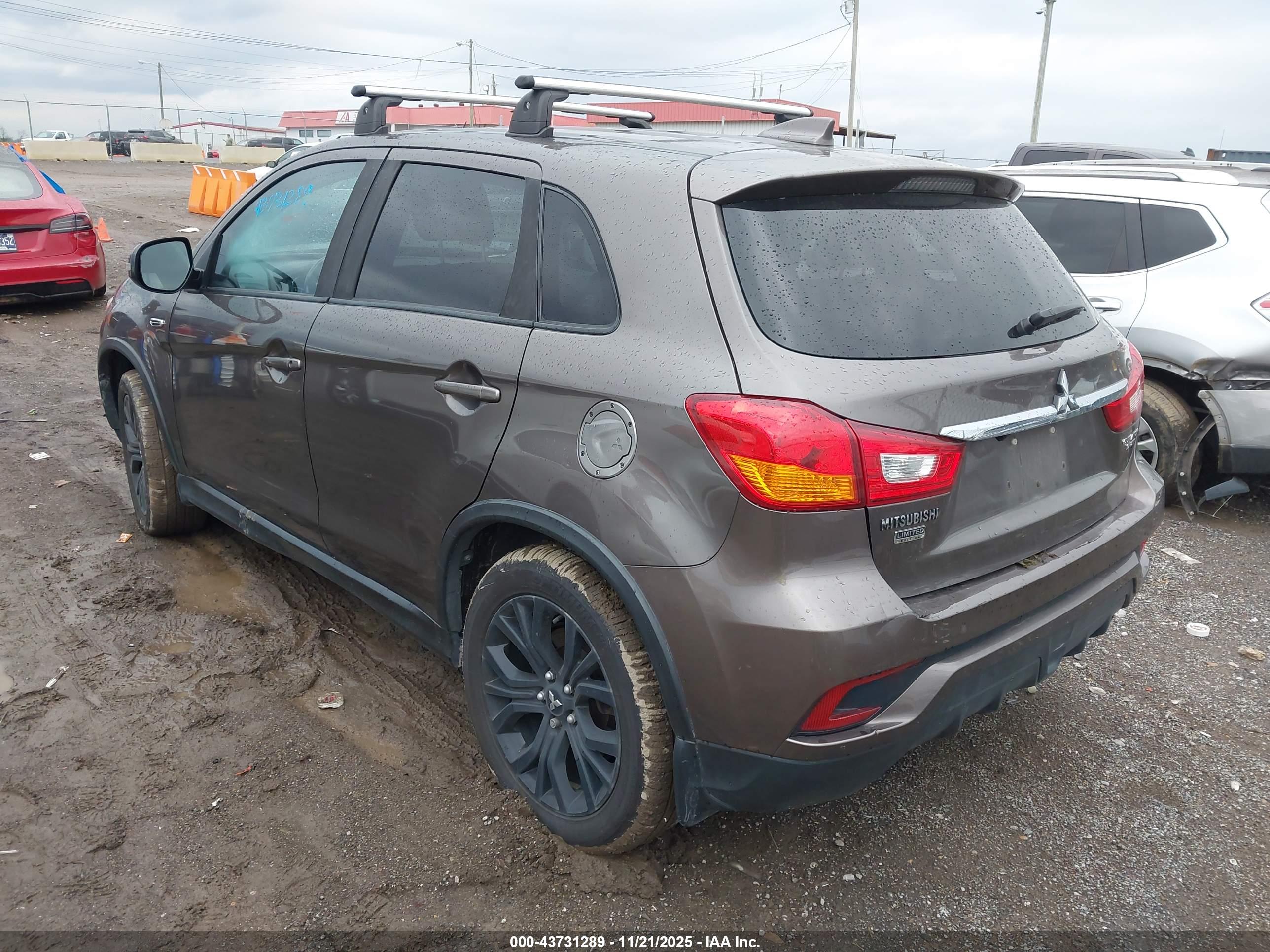 MITSUBISHI OUTLANDER image 3