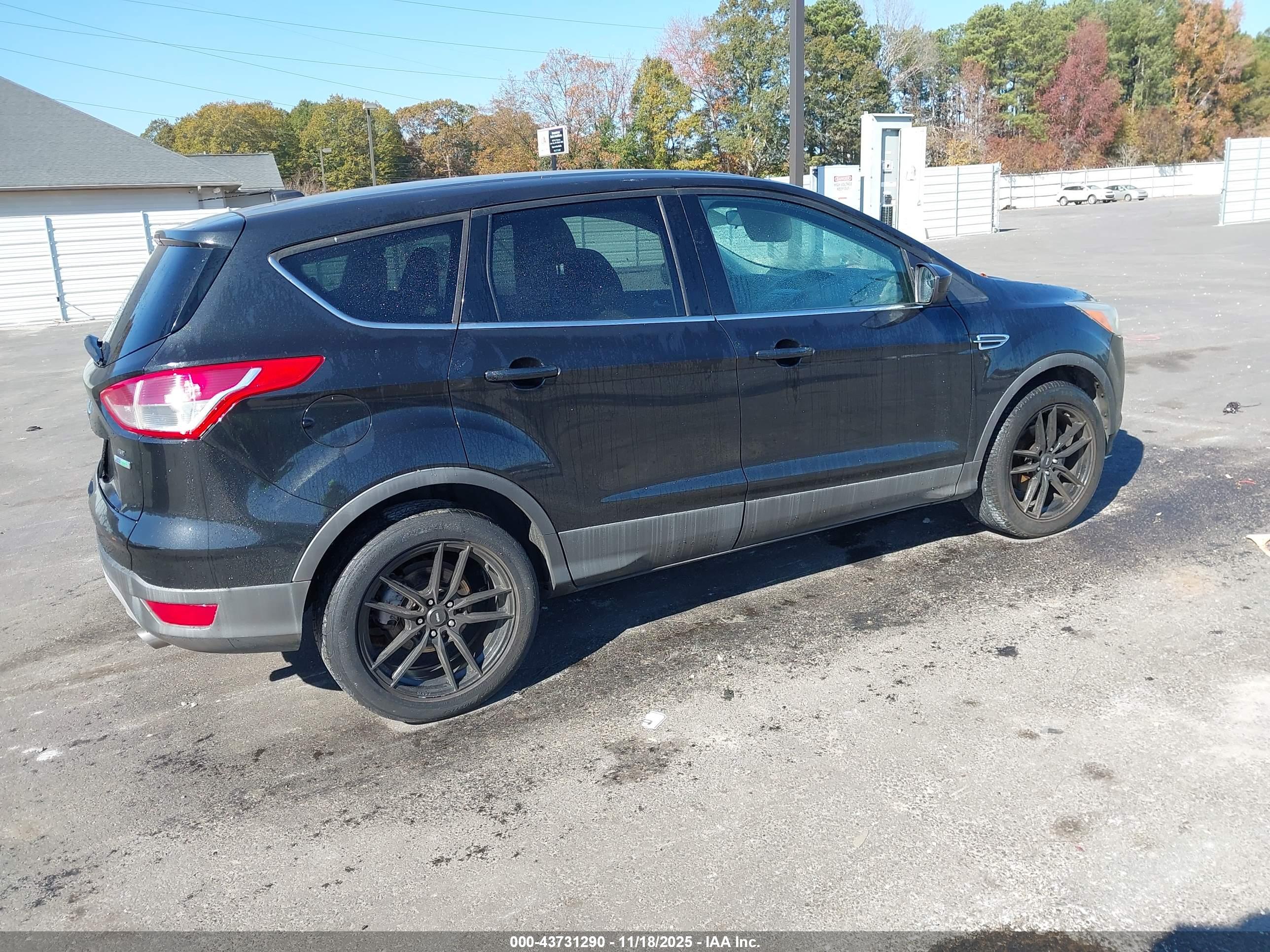 FORD ESCAPE image 4