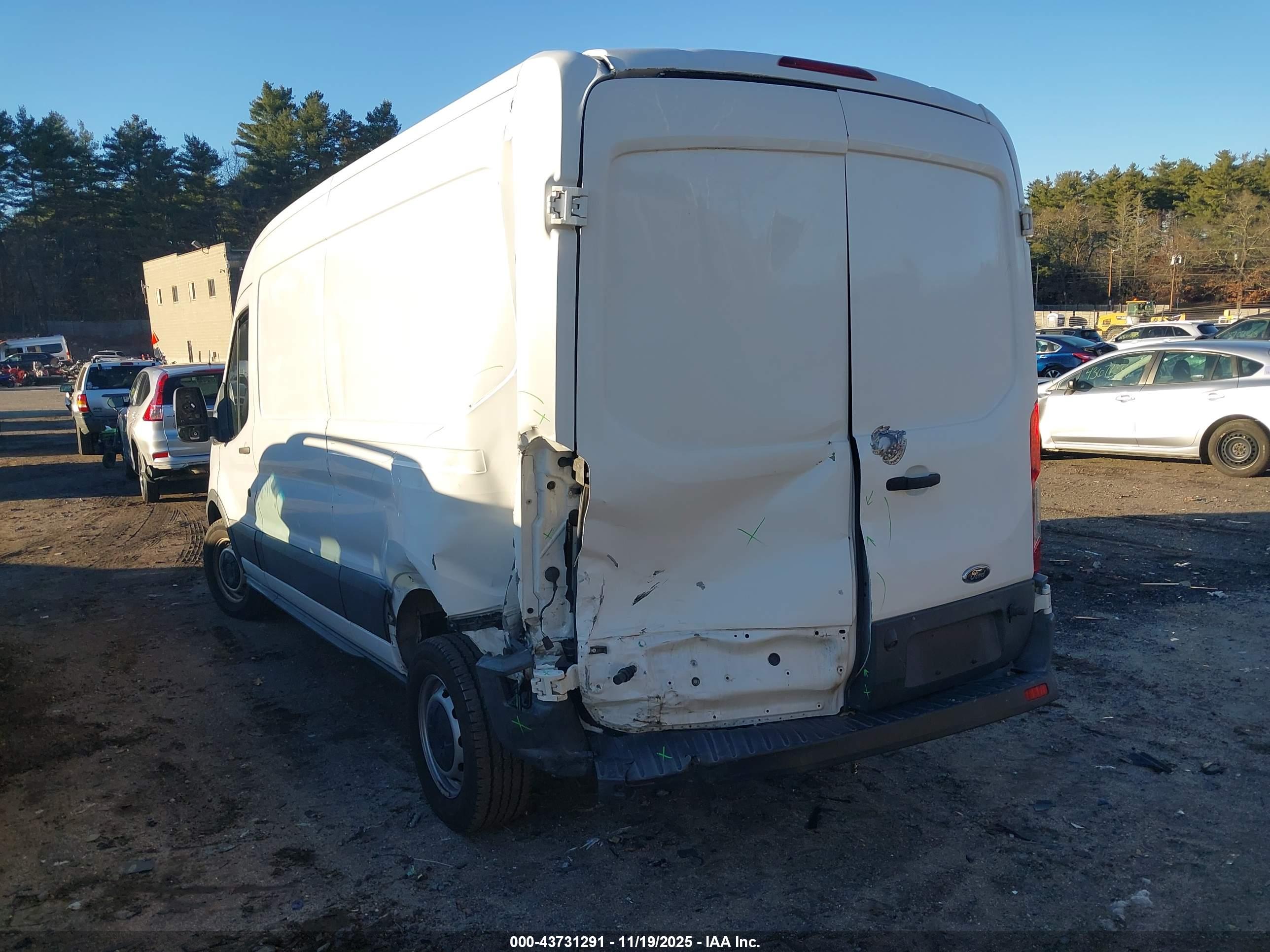 FORD TRANSIT-150 image 3