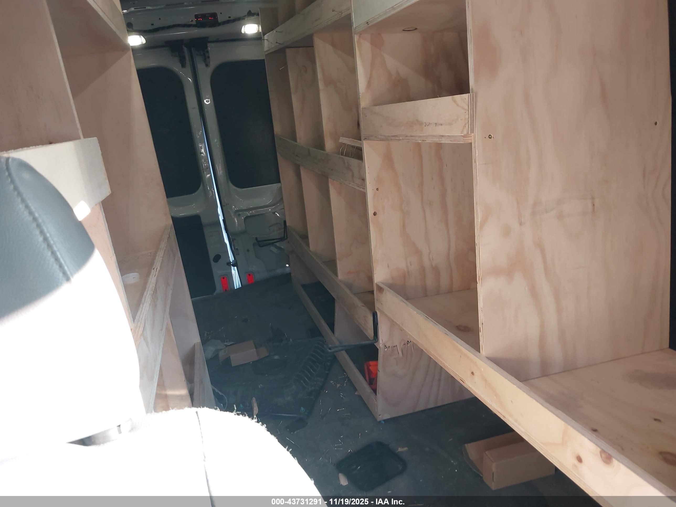 FORD TRANSIT-150 image 5