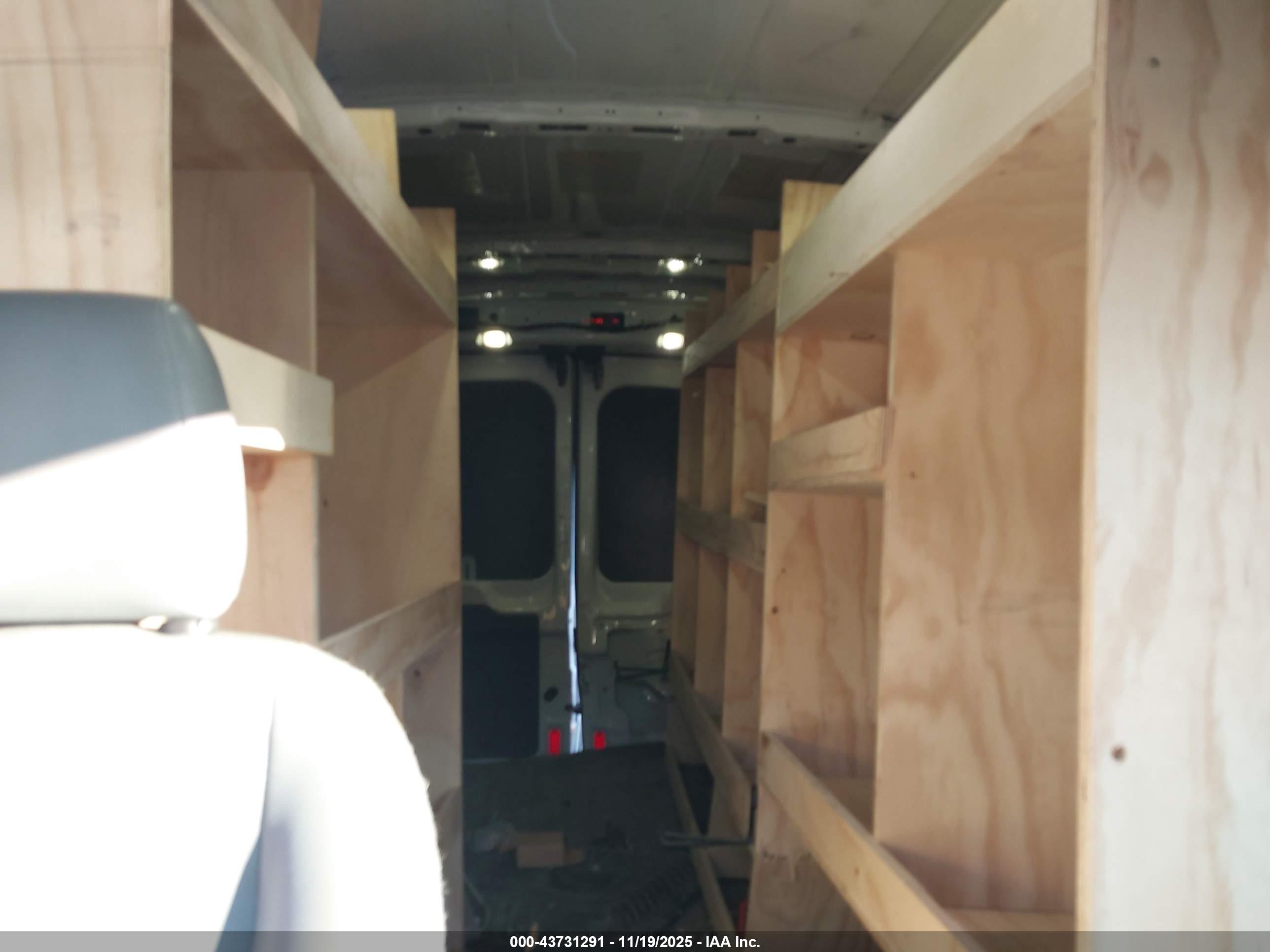 FORD TRANSIT-150 image 8