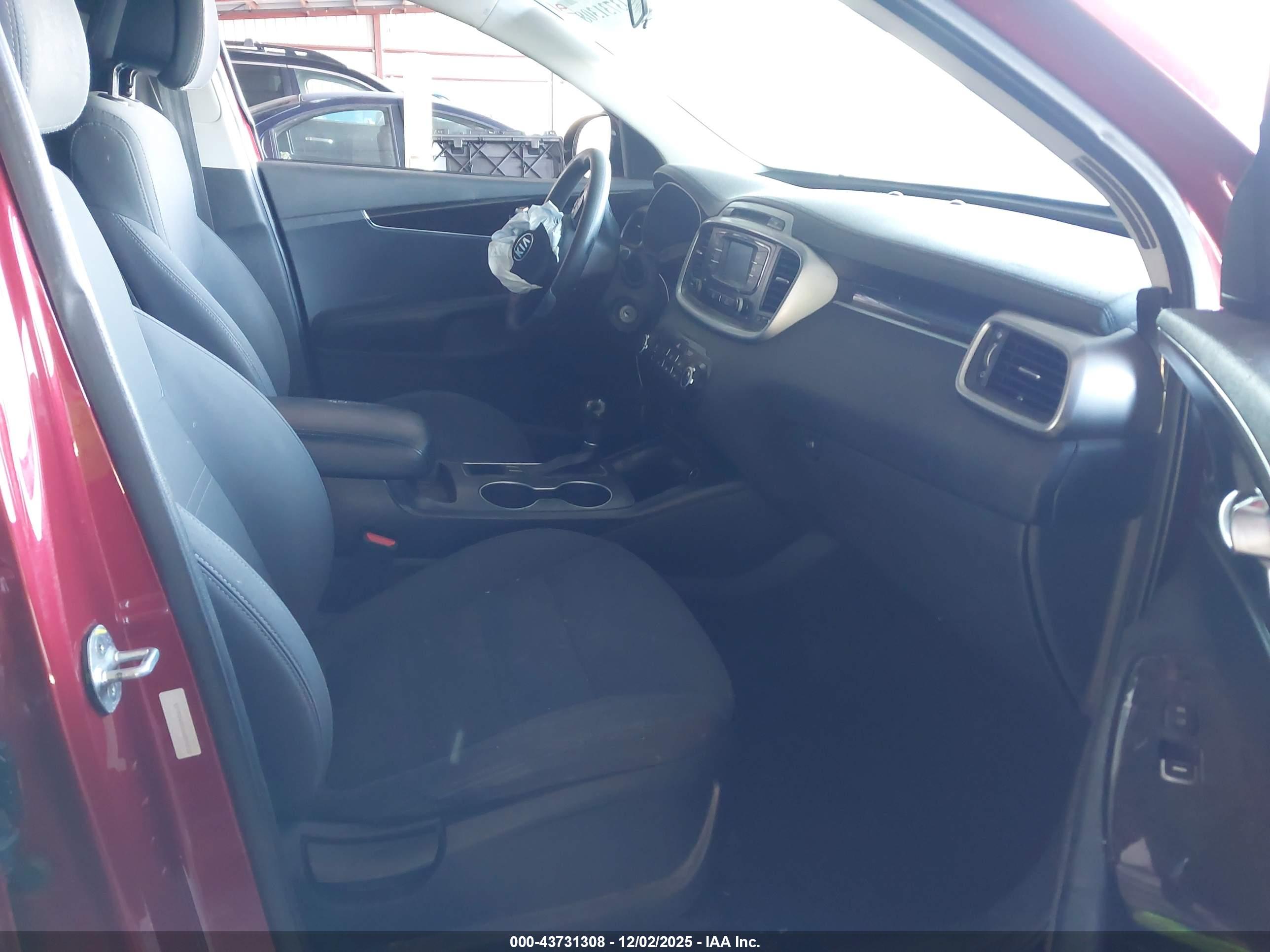KIA SORENTO image 5
