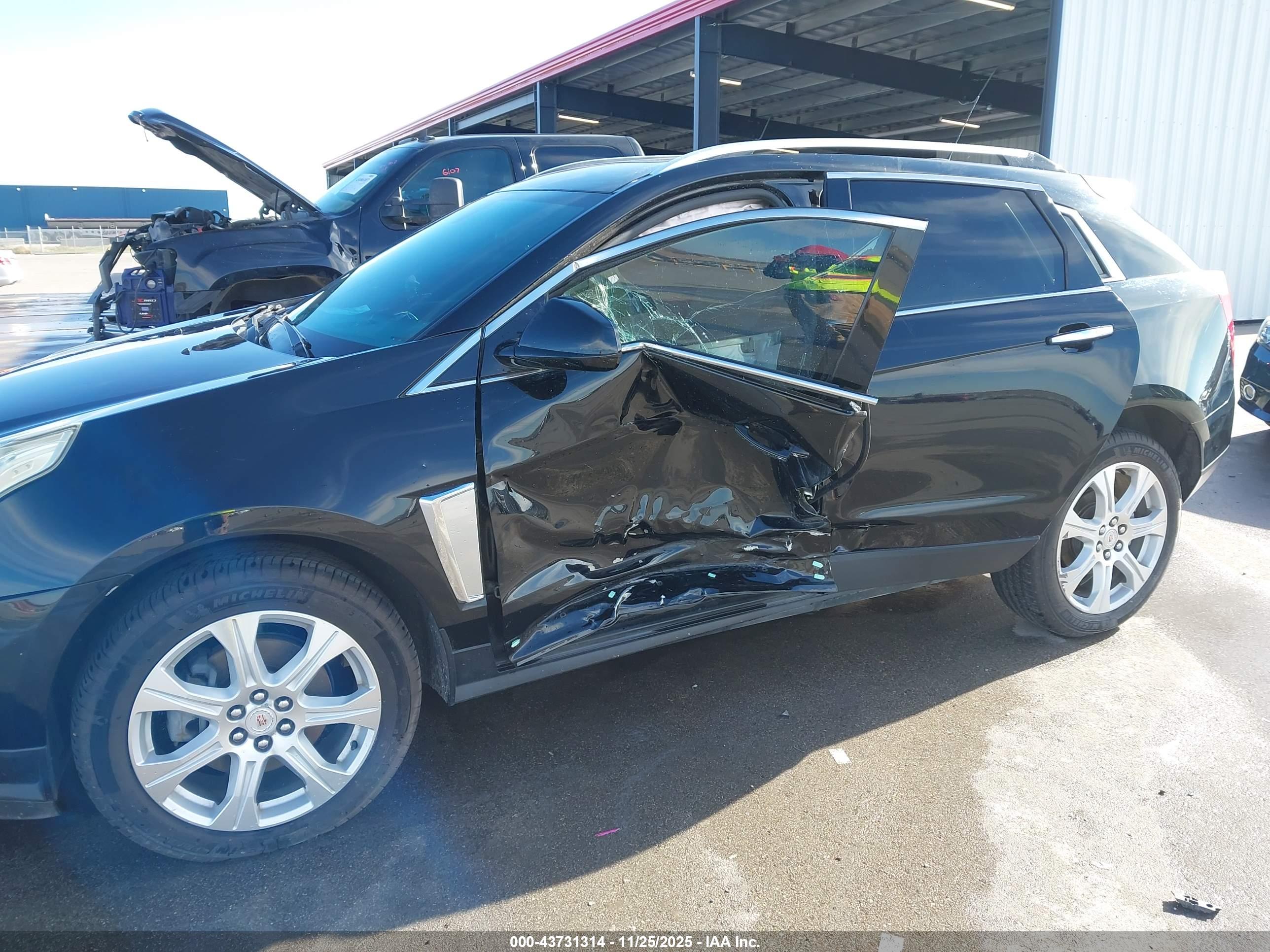 CADILLAC SRX image 6