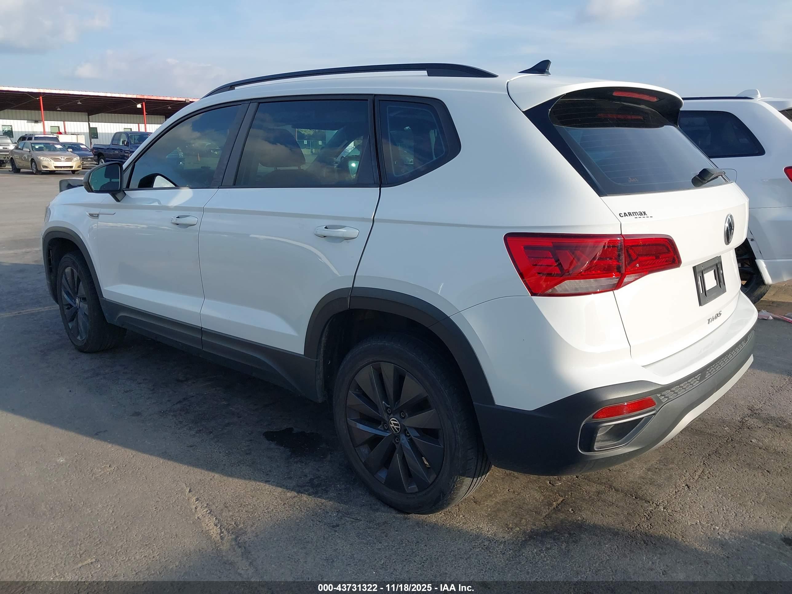VOLKSWAGEN TAOS image 3