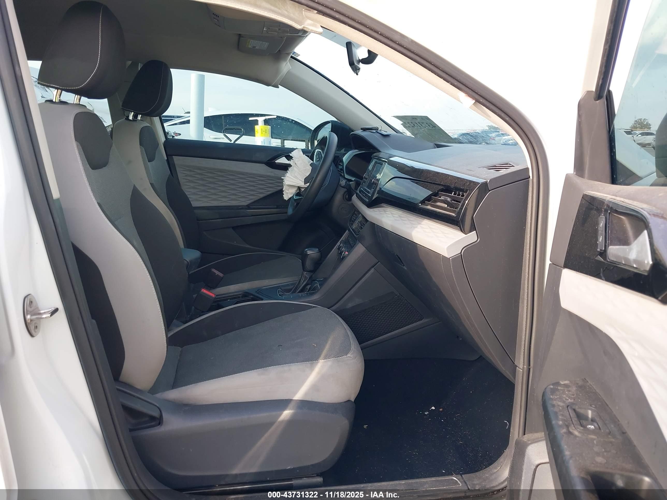 VOLKSWAGEN TAOS image 5