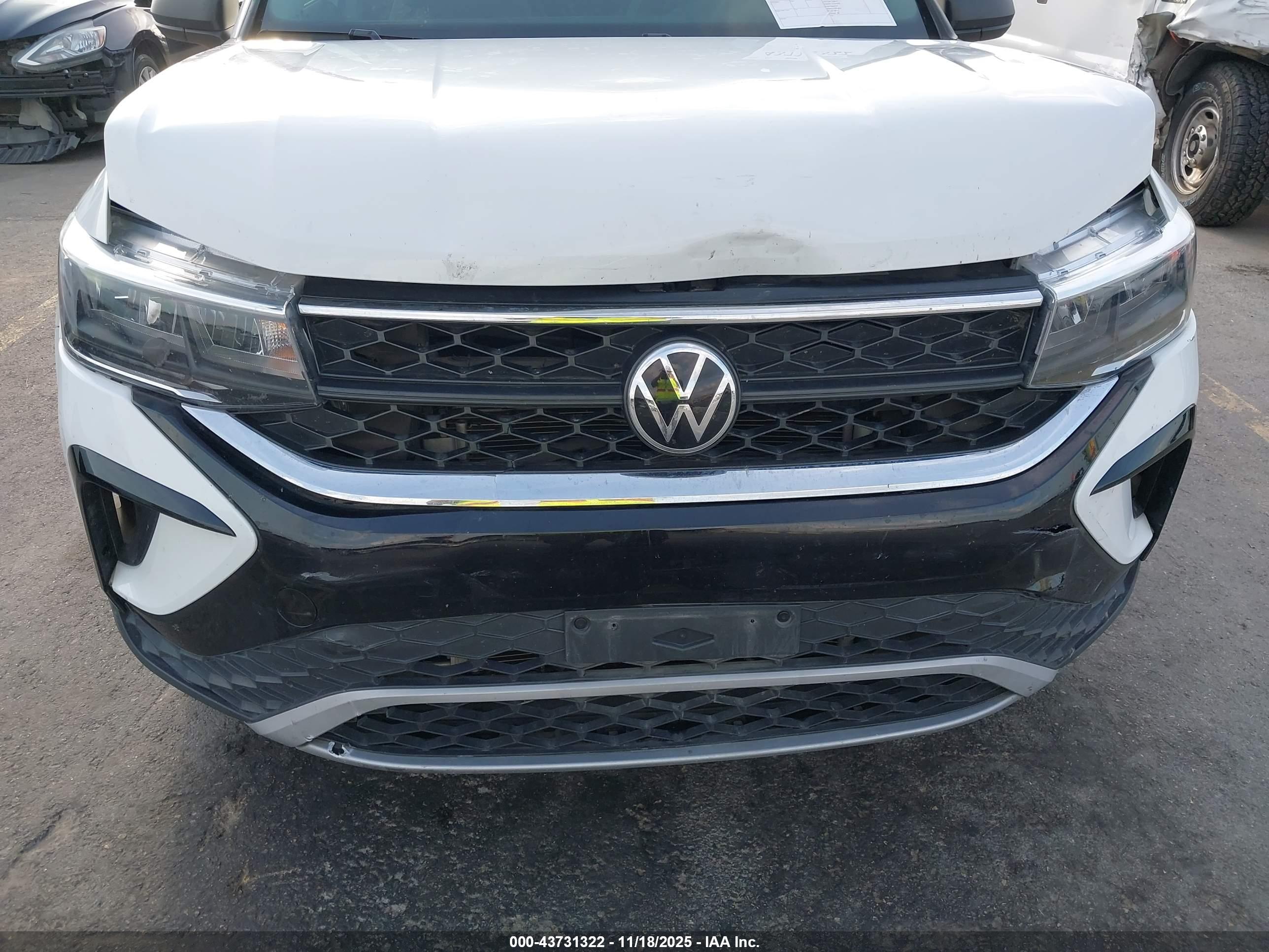 VOLKSWAGEN TAOS image 6
