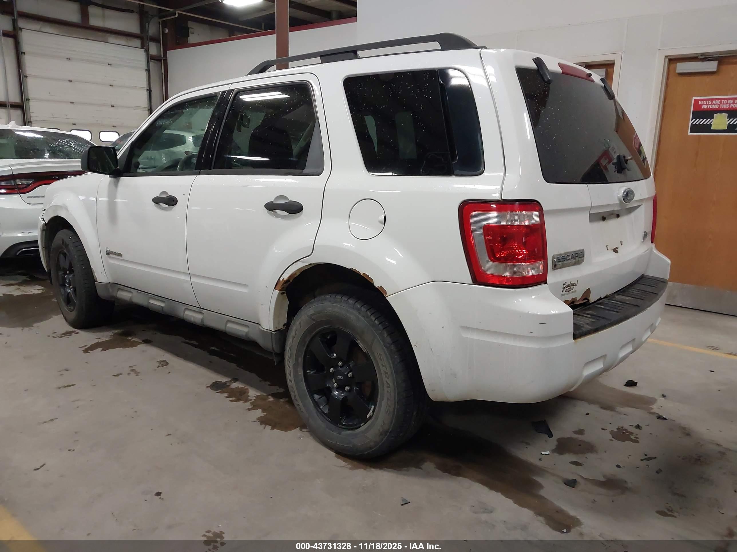 FORD ESCAPE image 3