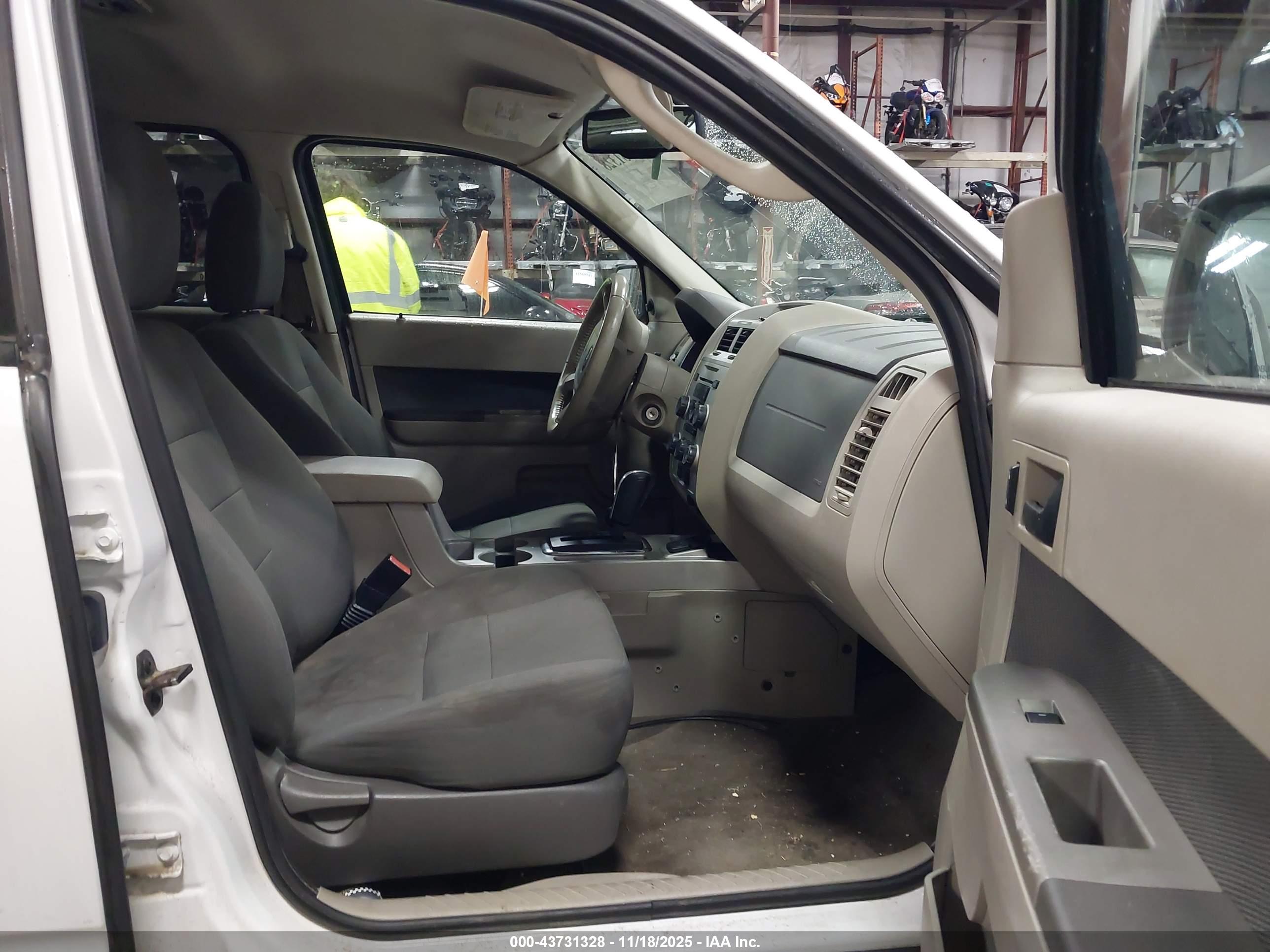 FORD ESCAPE image 5