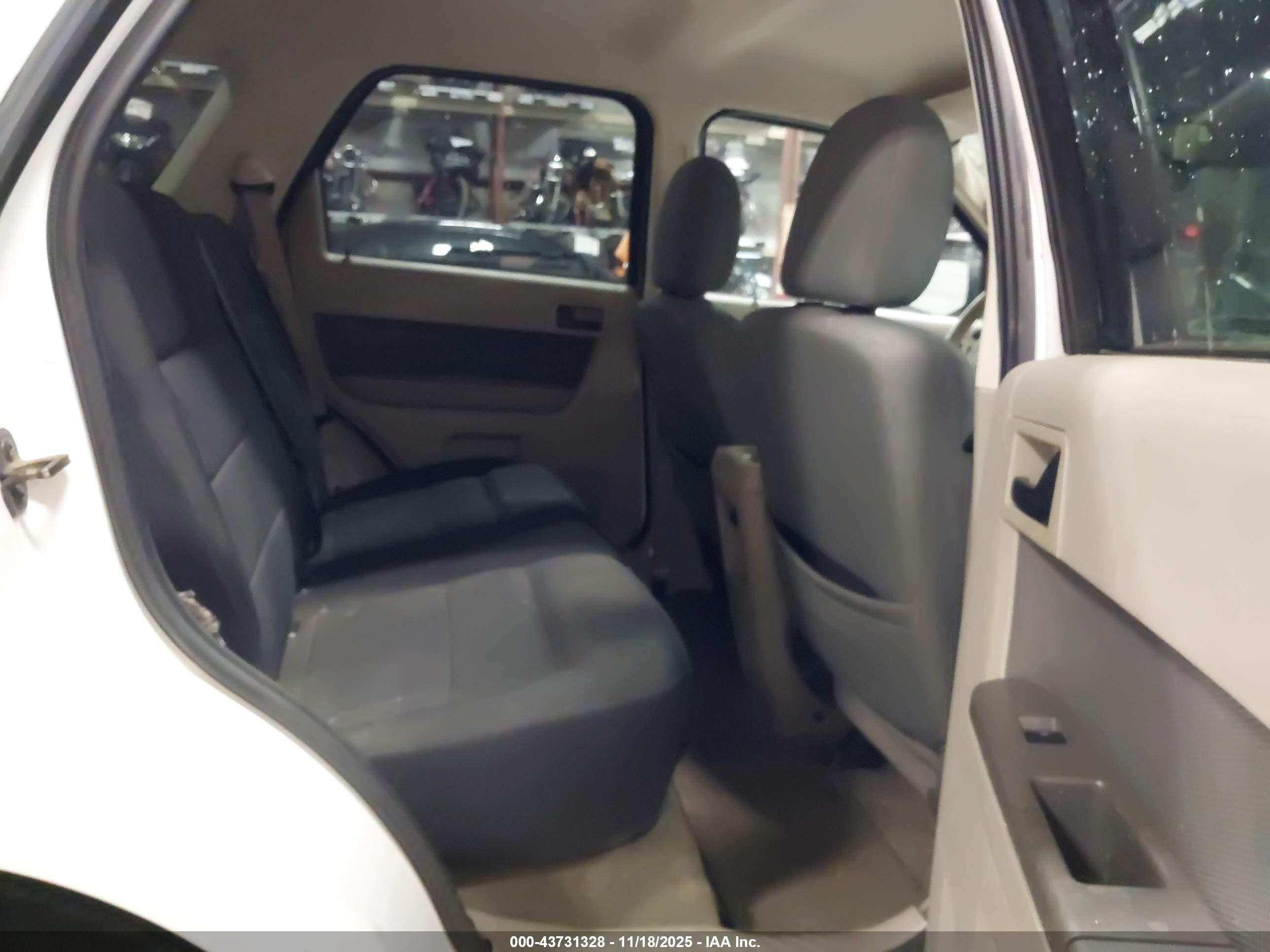 FORD ESCAPE image 8
