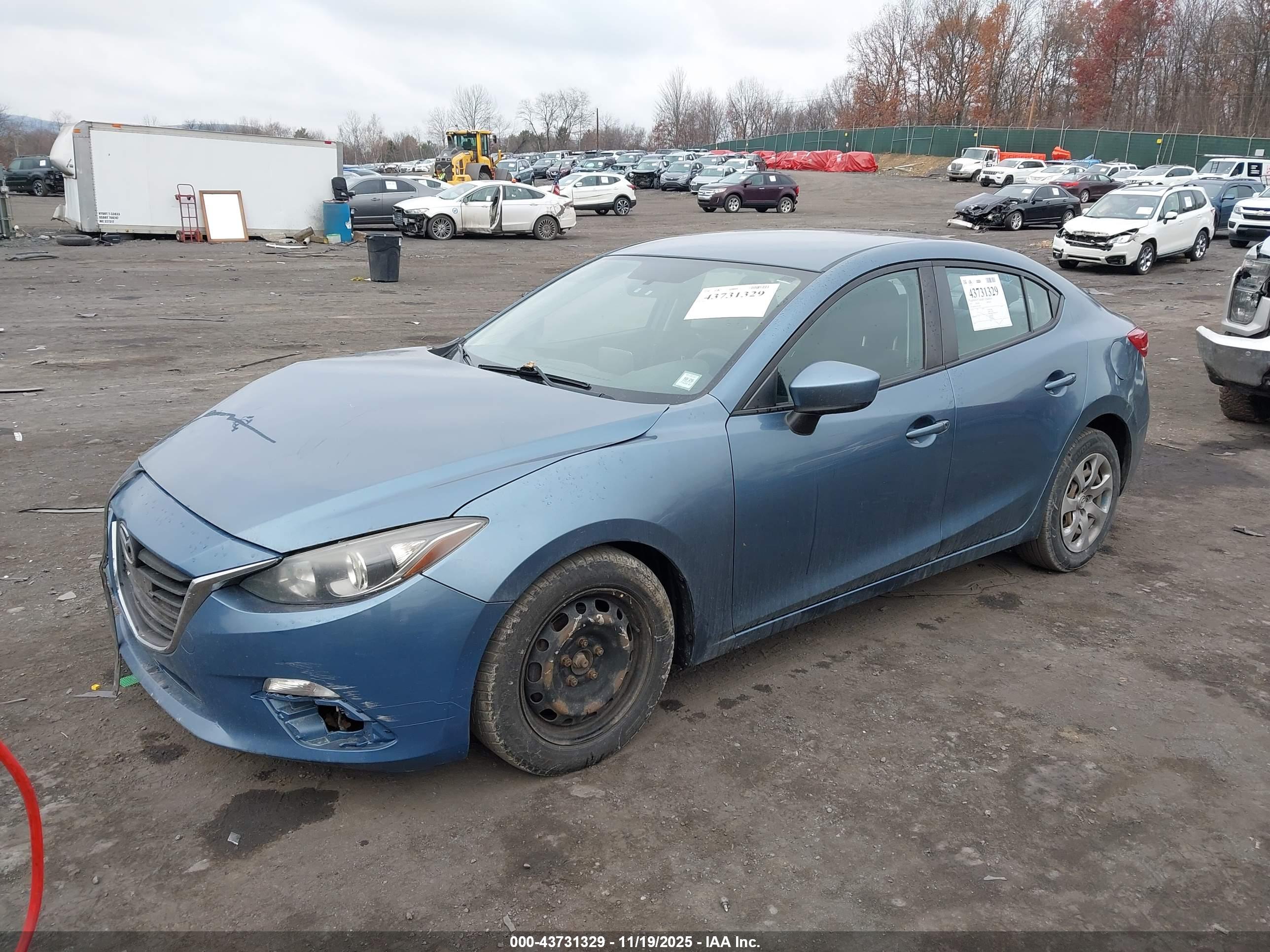 MAZDA MAZDA3 image 2