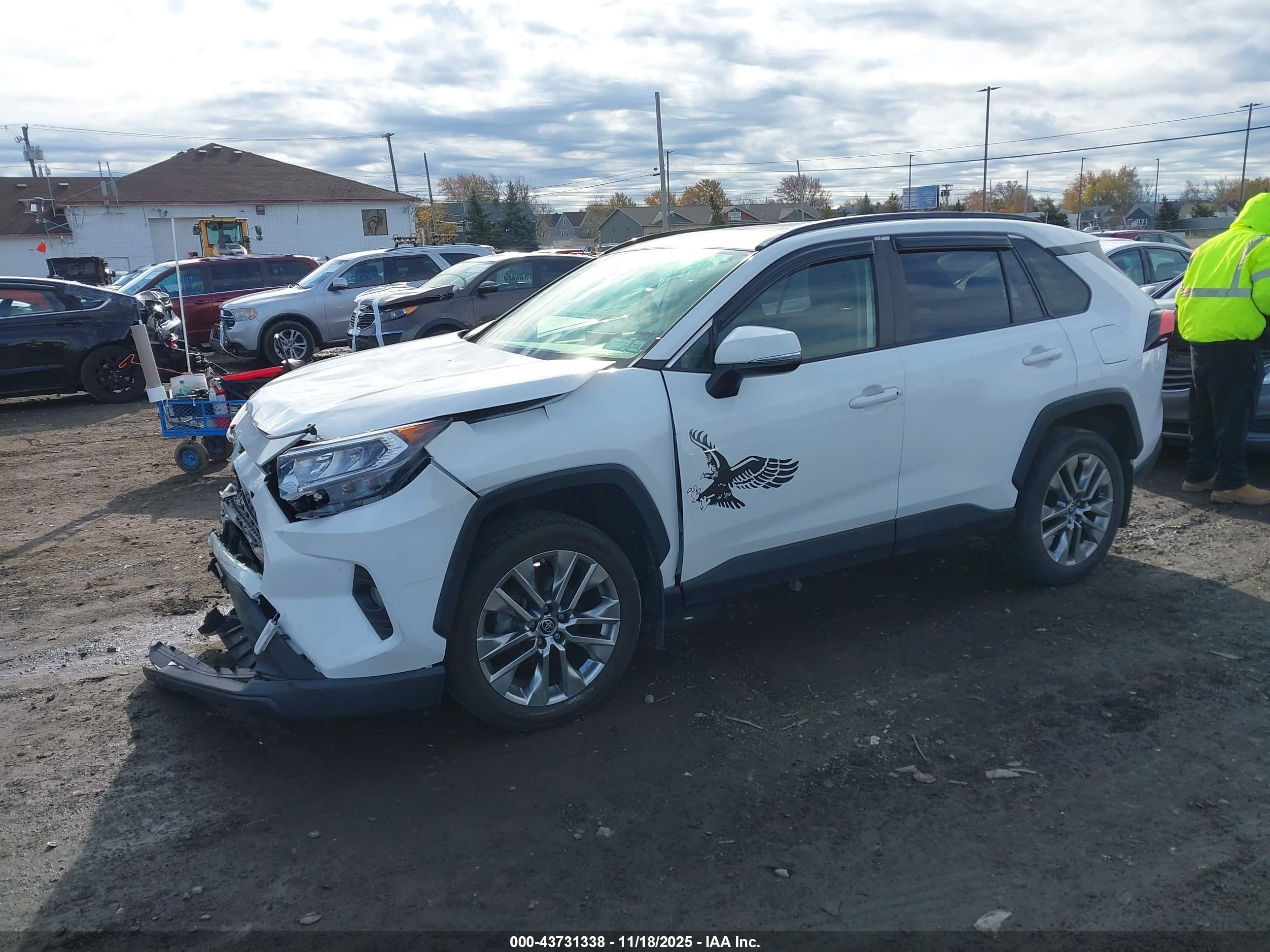 TOYOTA RAV4 image 2