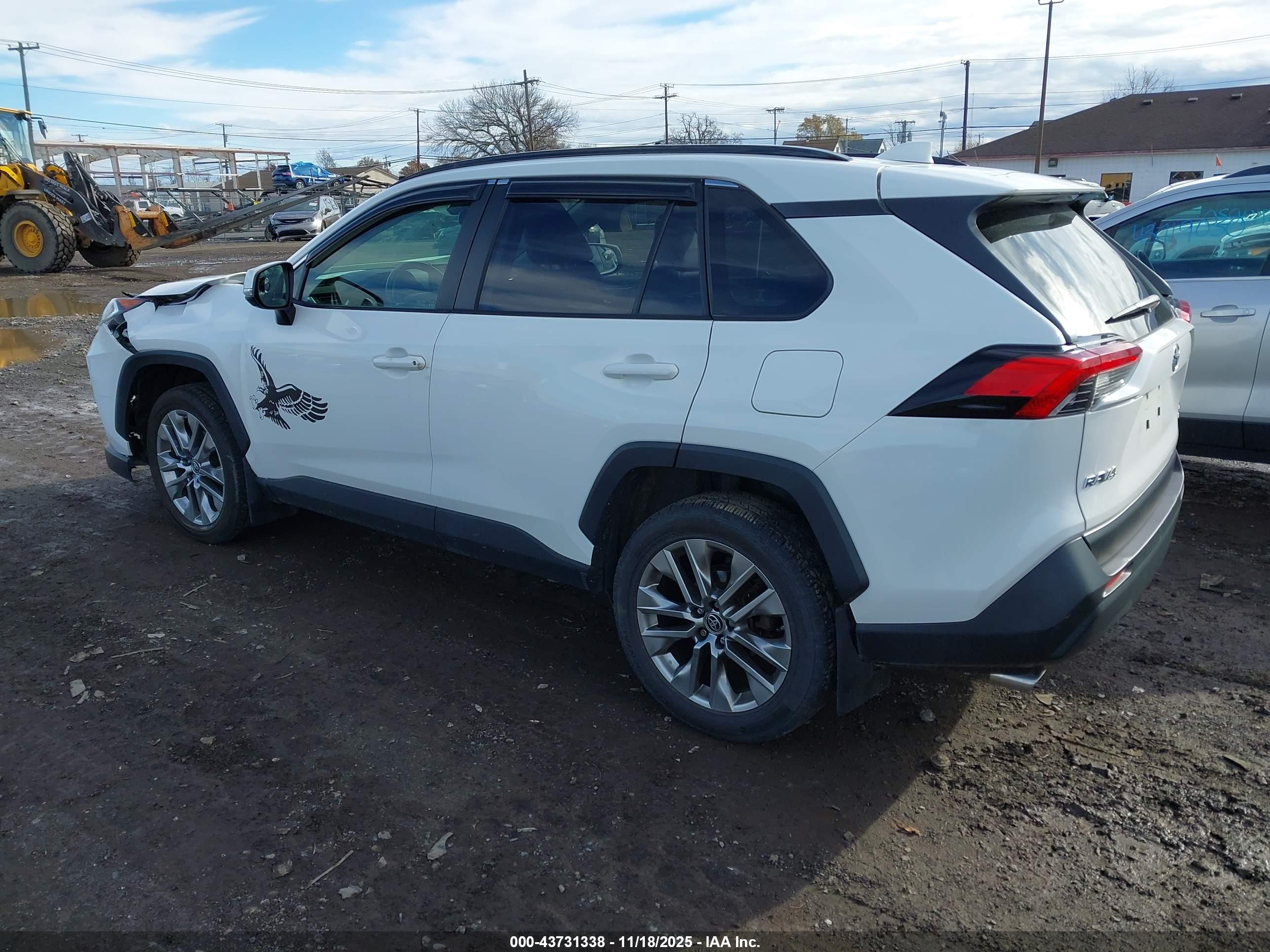 TOYOTA RAV4 image 3