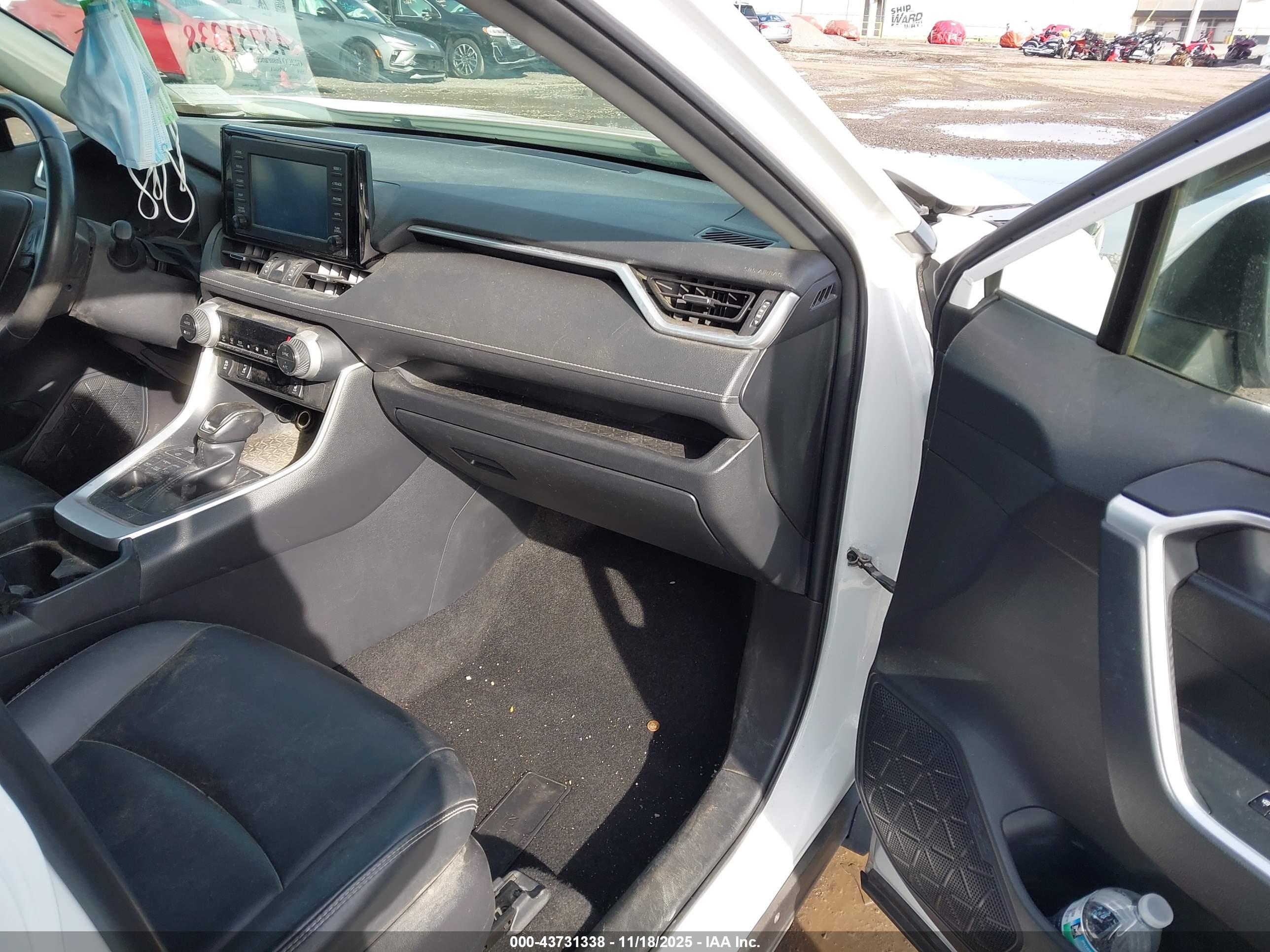 TOYOTA RAV4 image 5