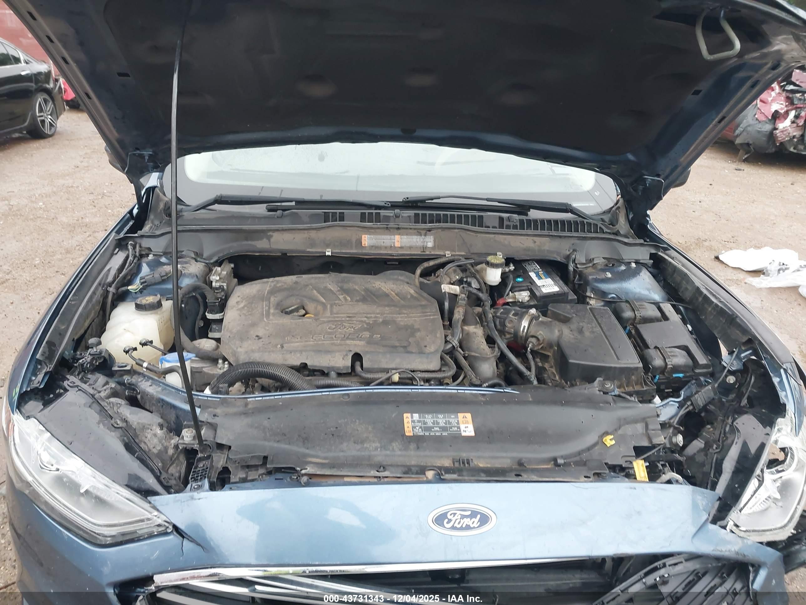 FORD FUSION image 10