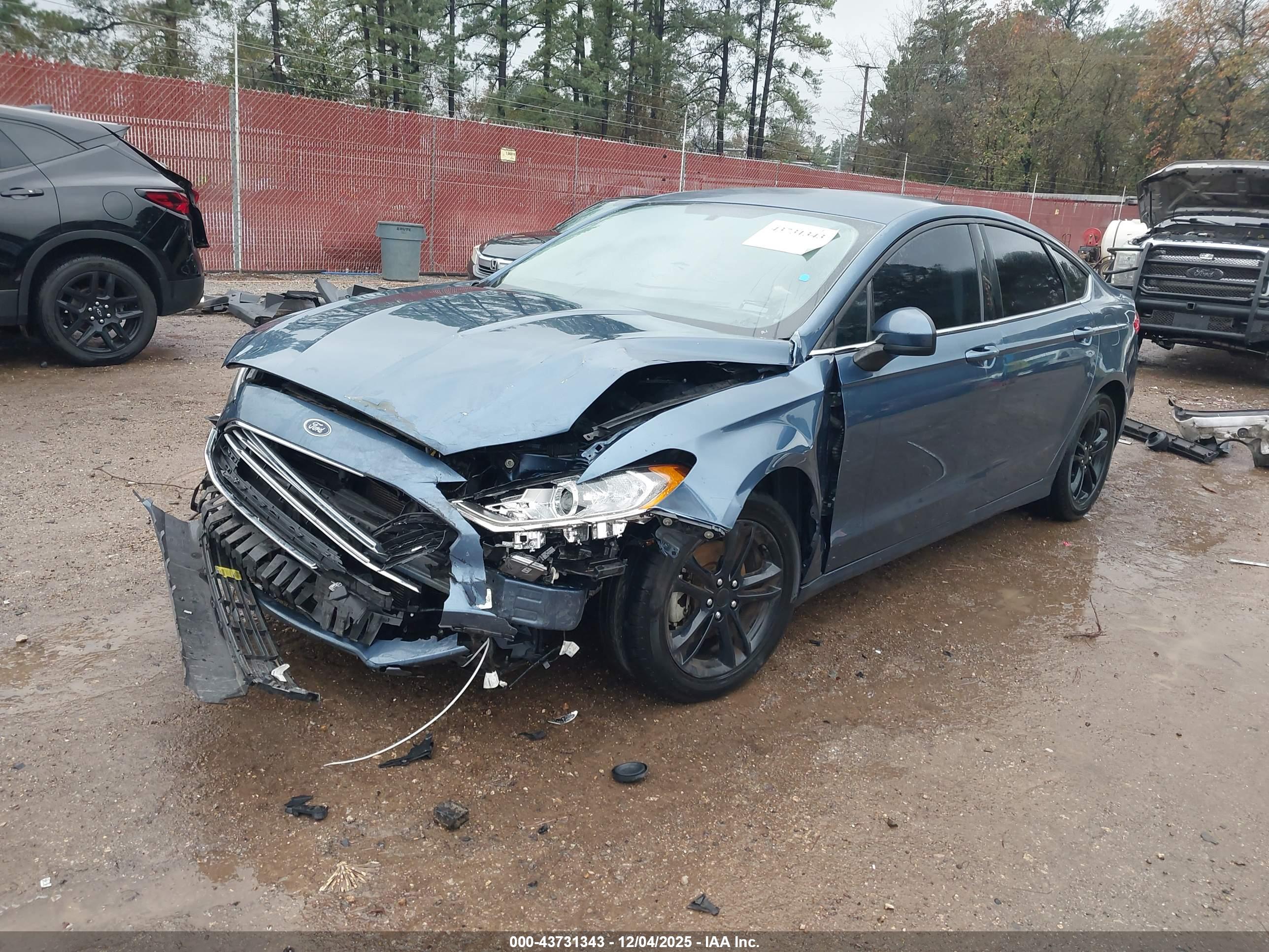 FORD FUSION image 2