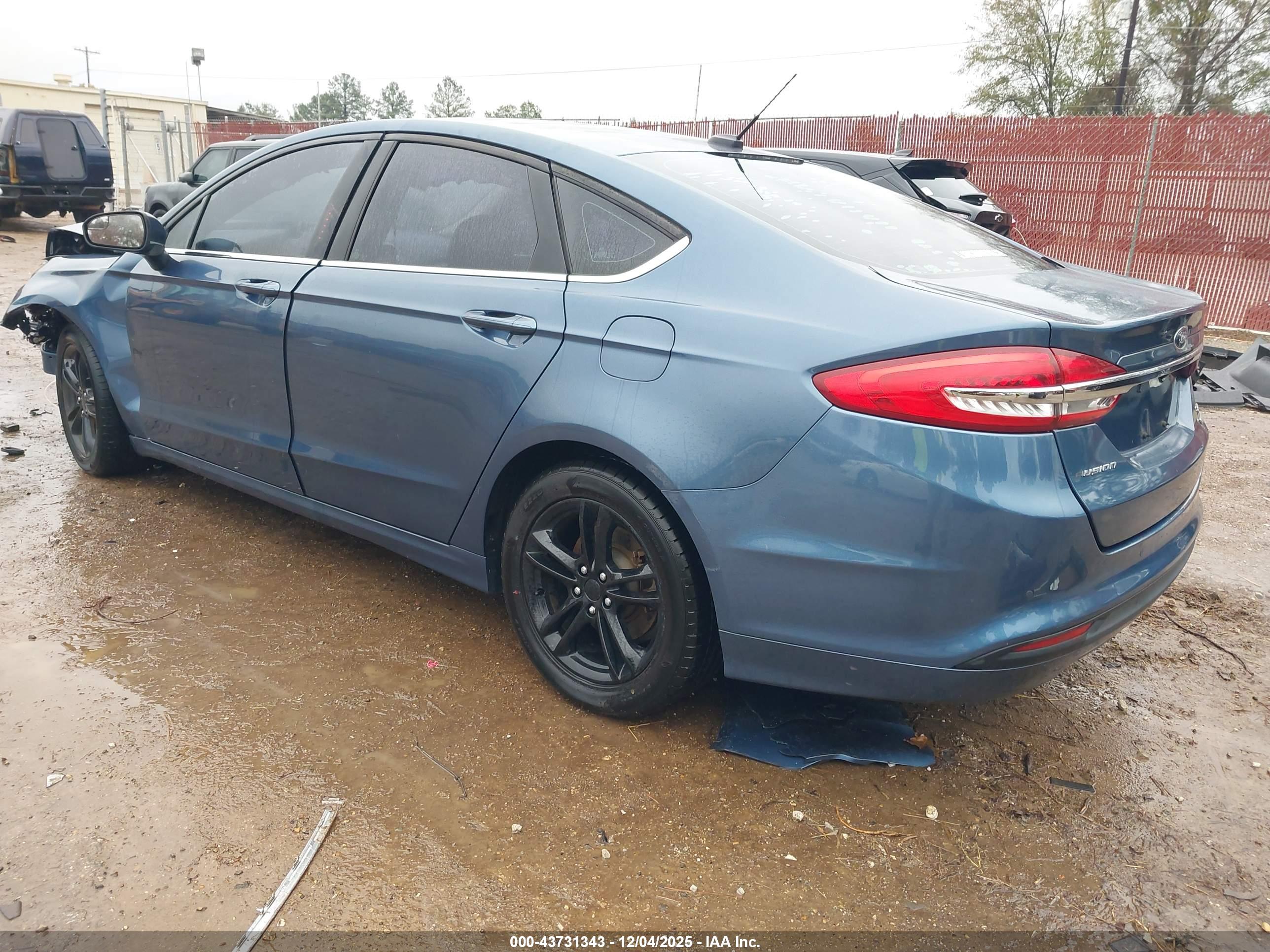 FORD FUSION image 3