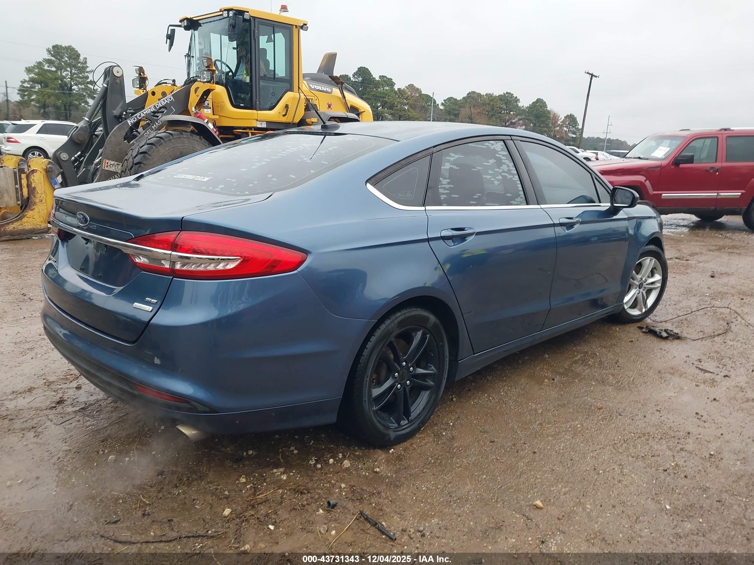 FORD FUSION image 4