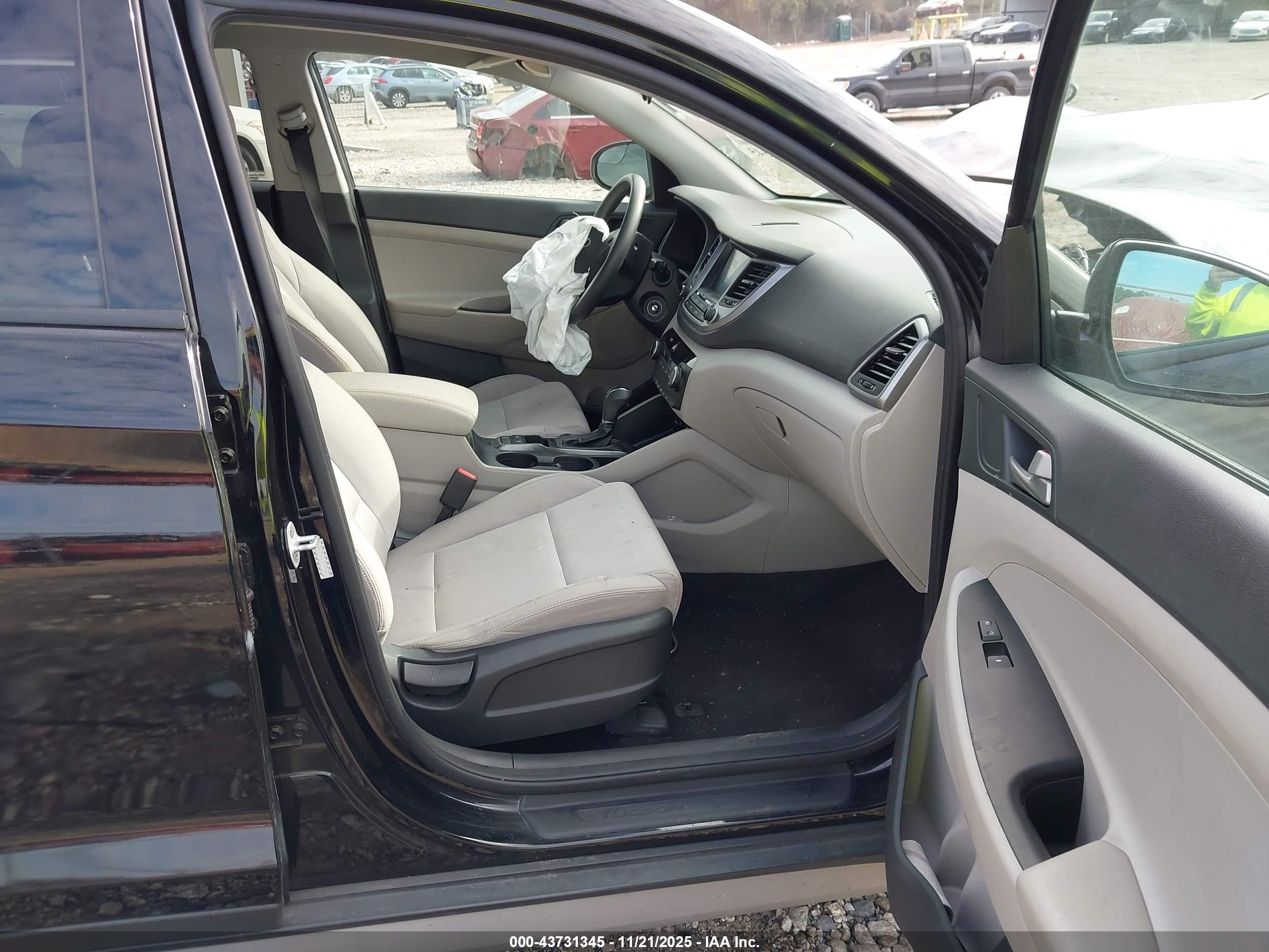 HYUNDAI TUCSON image 5
