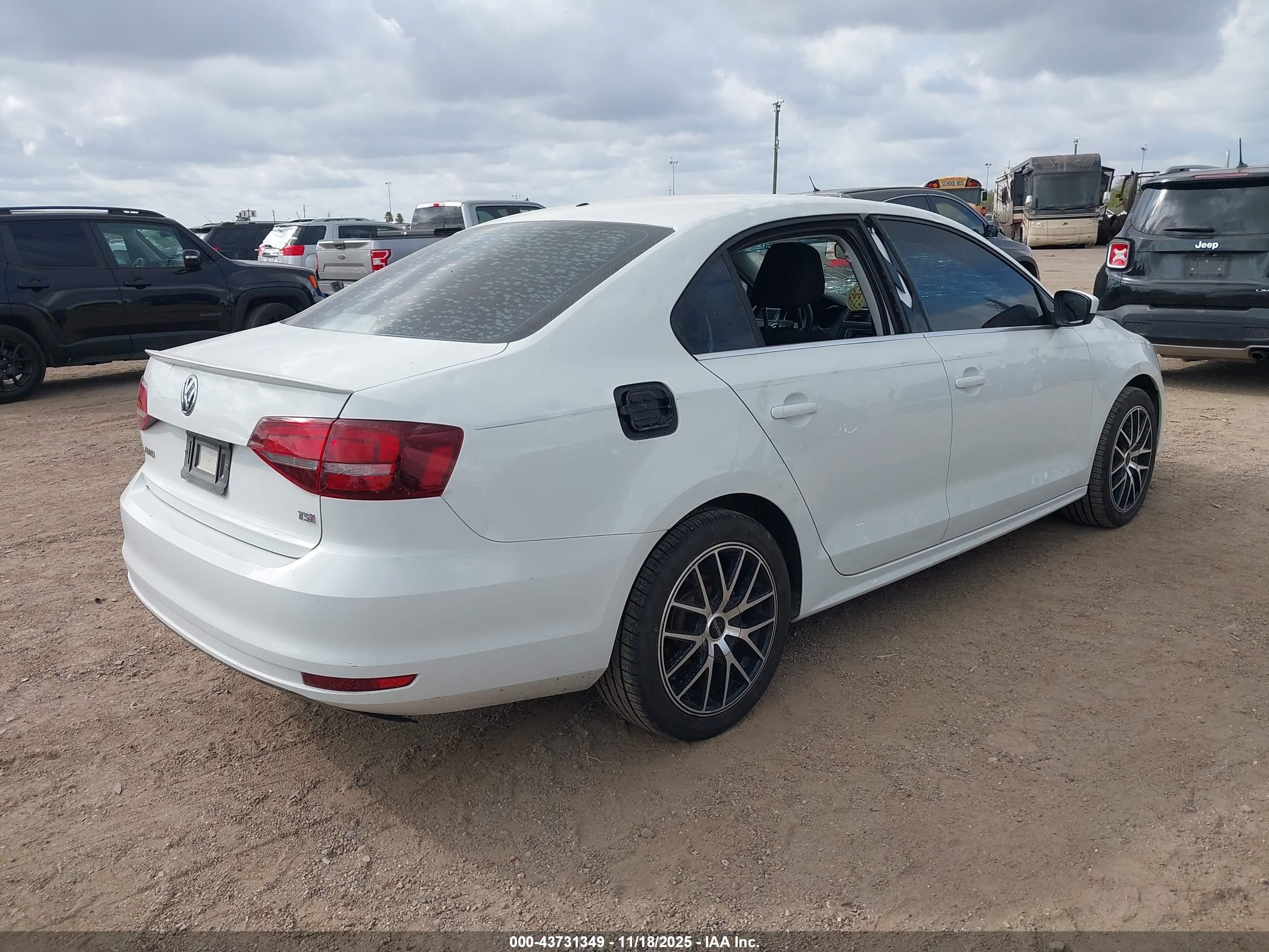 VOLKSWAGEN JETTA image 4