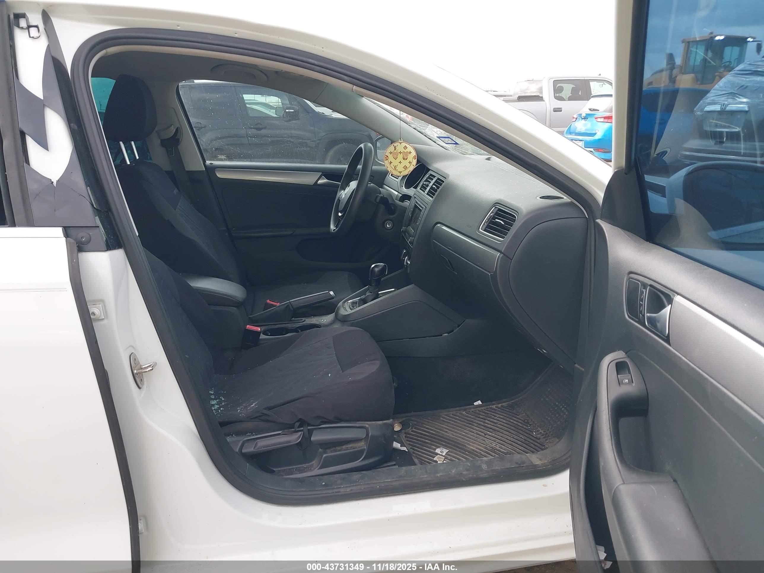 VOLKSWAGEN JETTA image 5