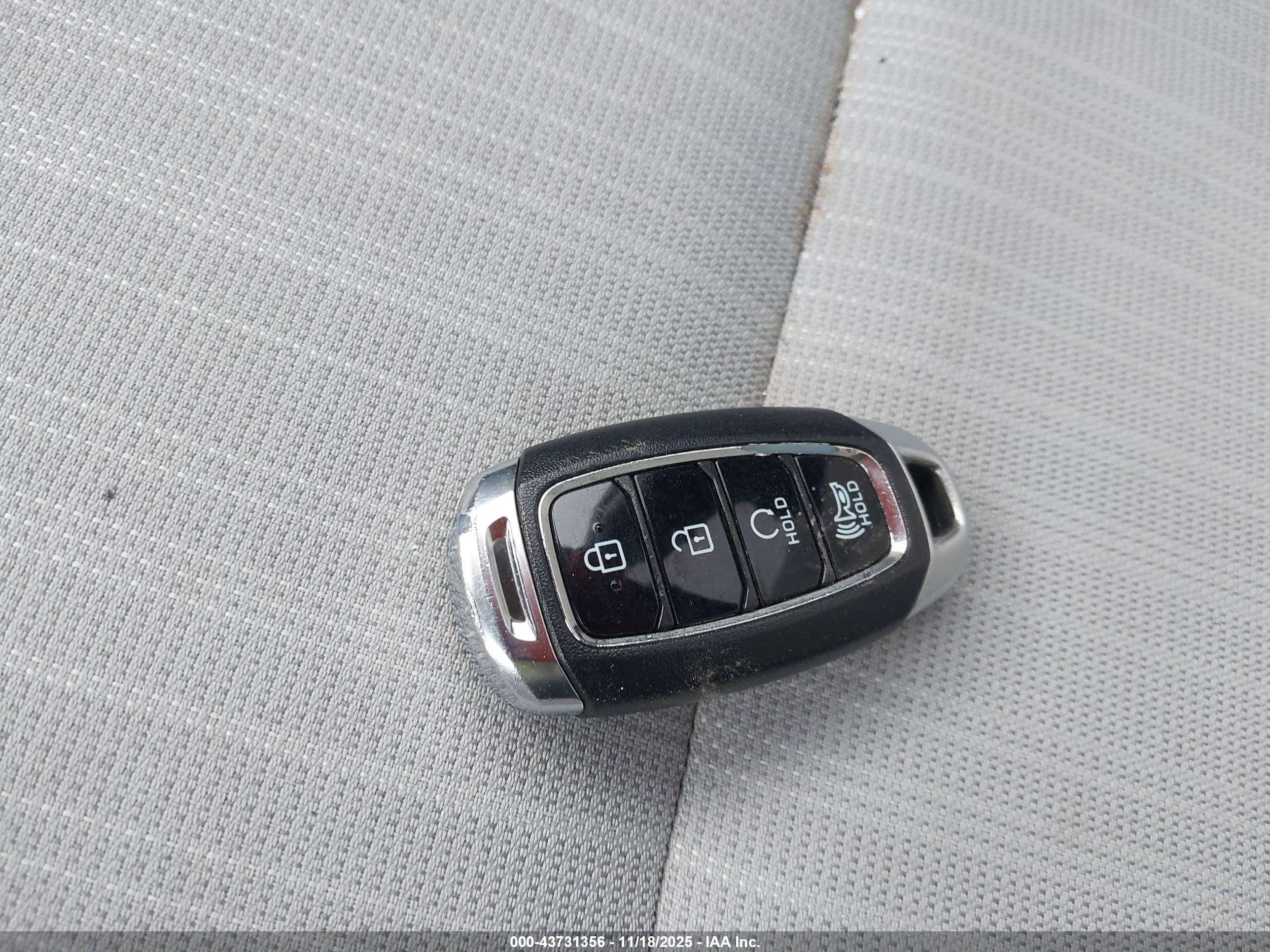 HYUNDAI KONA image 11