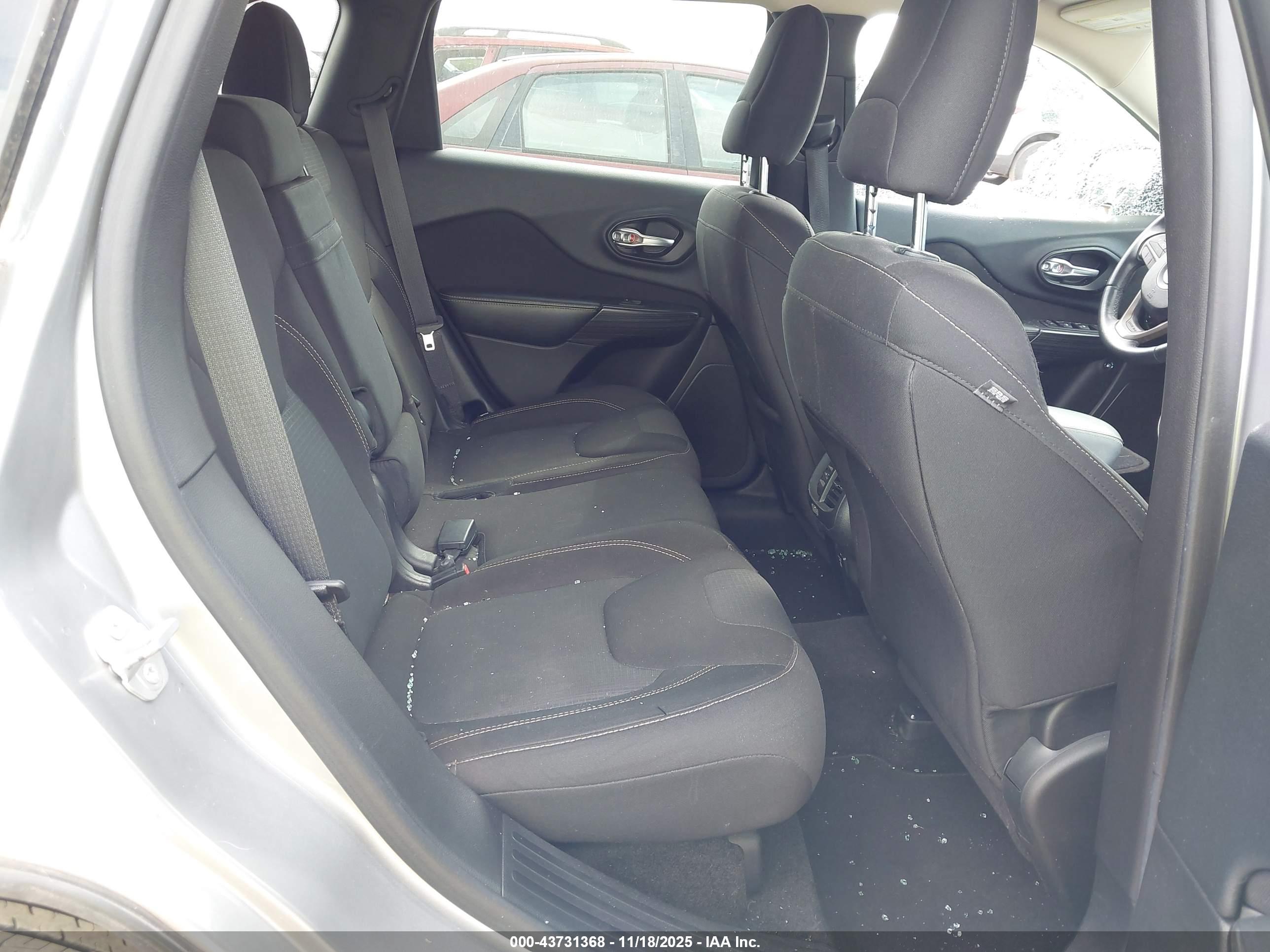 JEEP CHEROKEE image 8