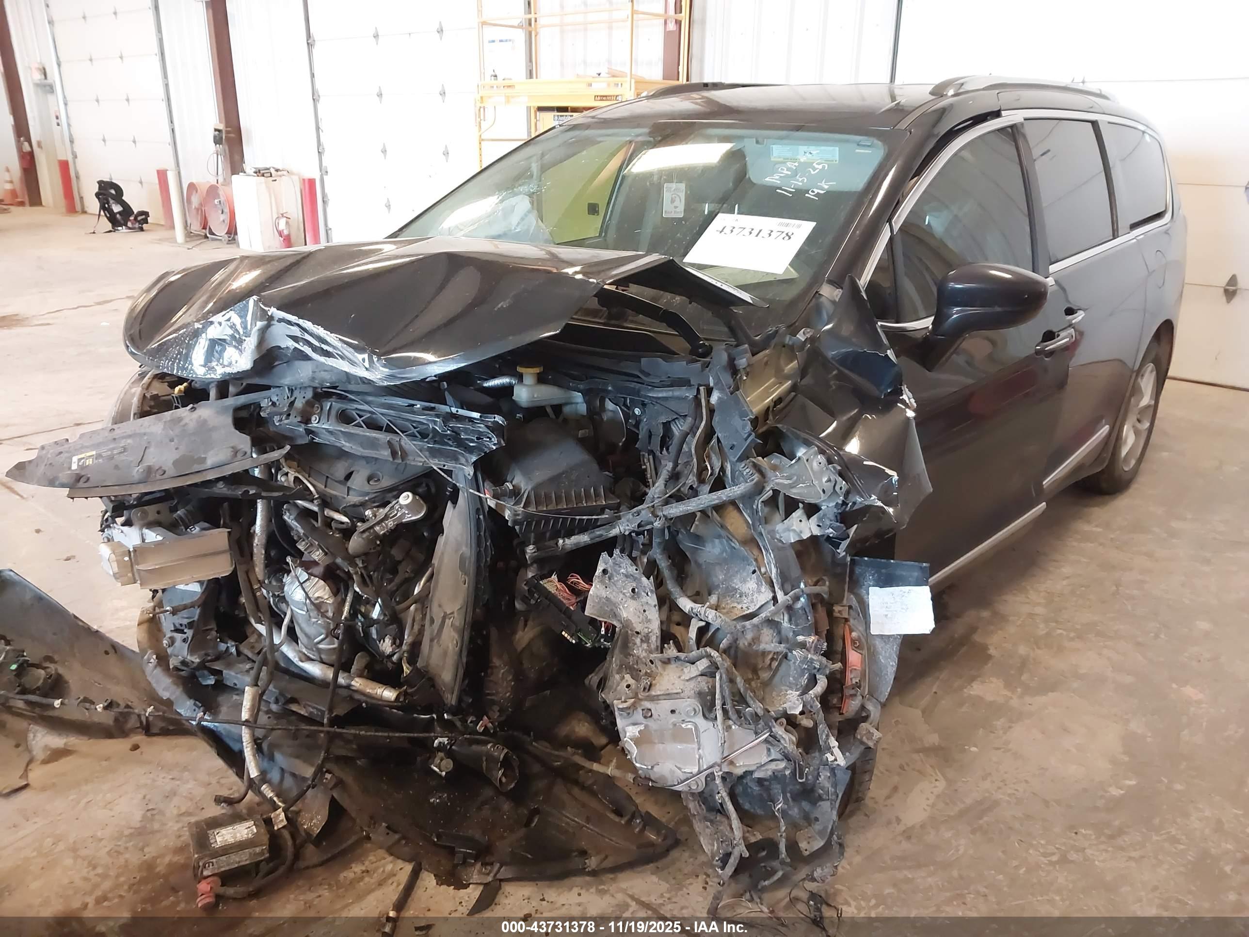 CHRYSLER PACIFICA image 2