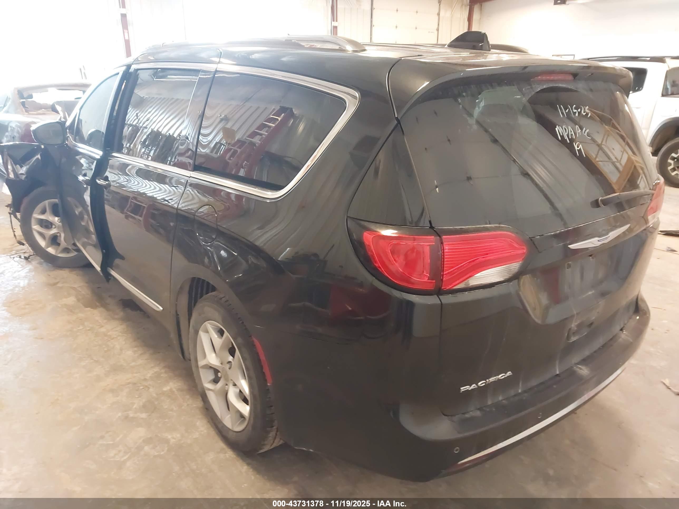CHRYSLER PACIFICA image 3