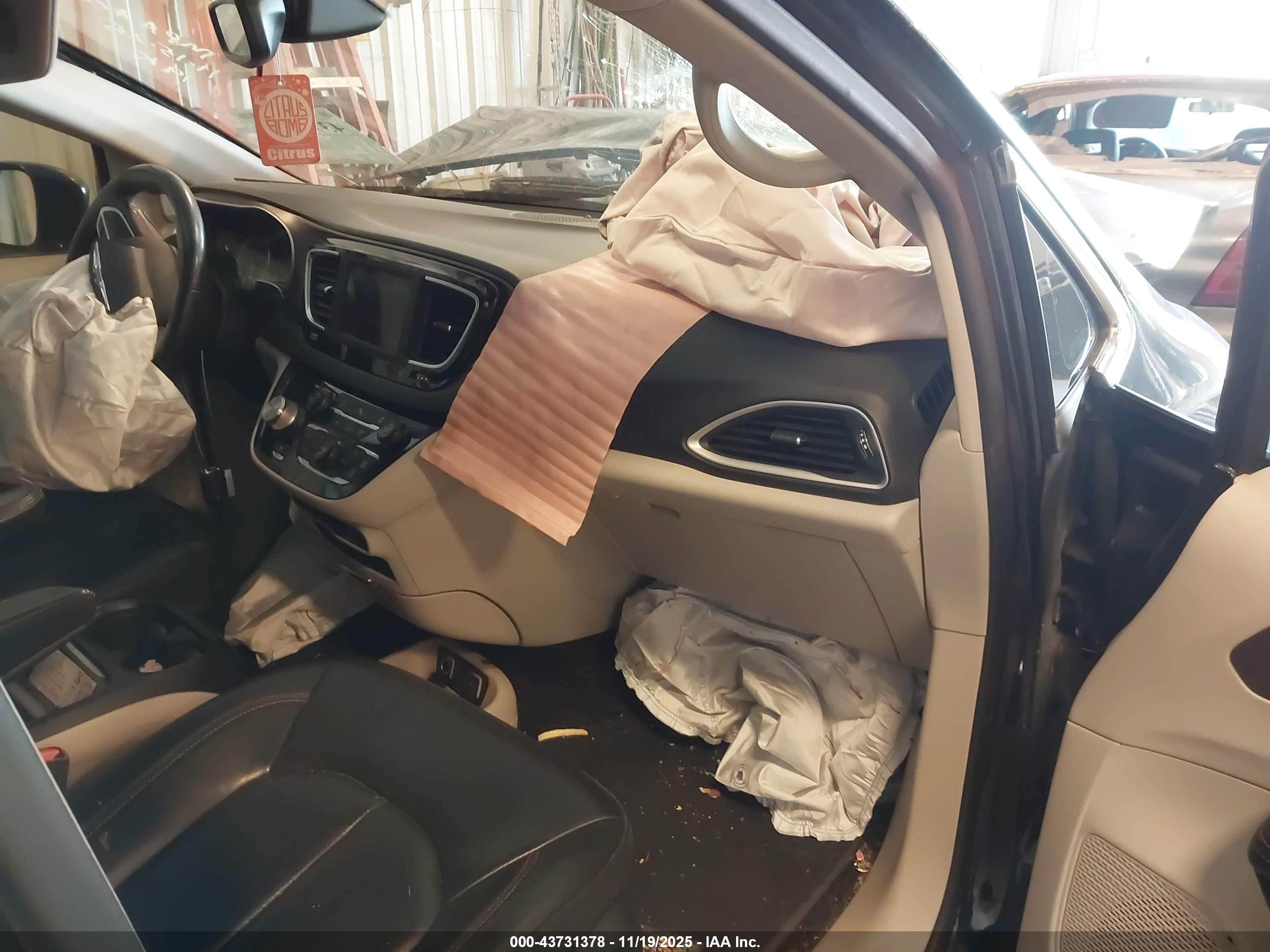 CHRYSLER PACIFICA image 5
