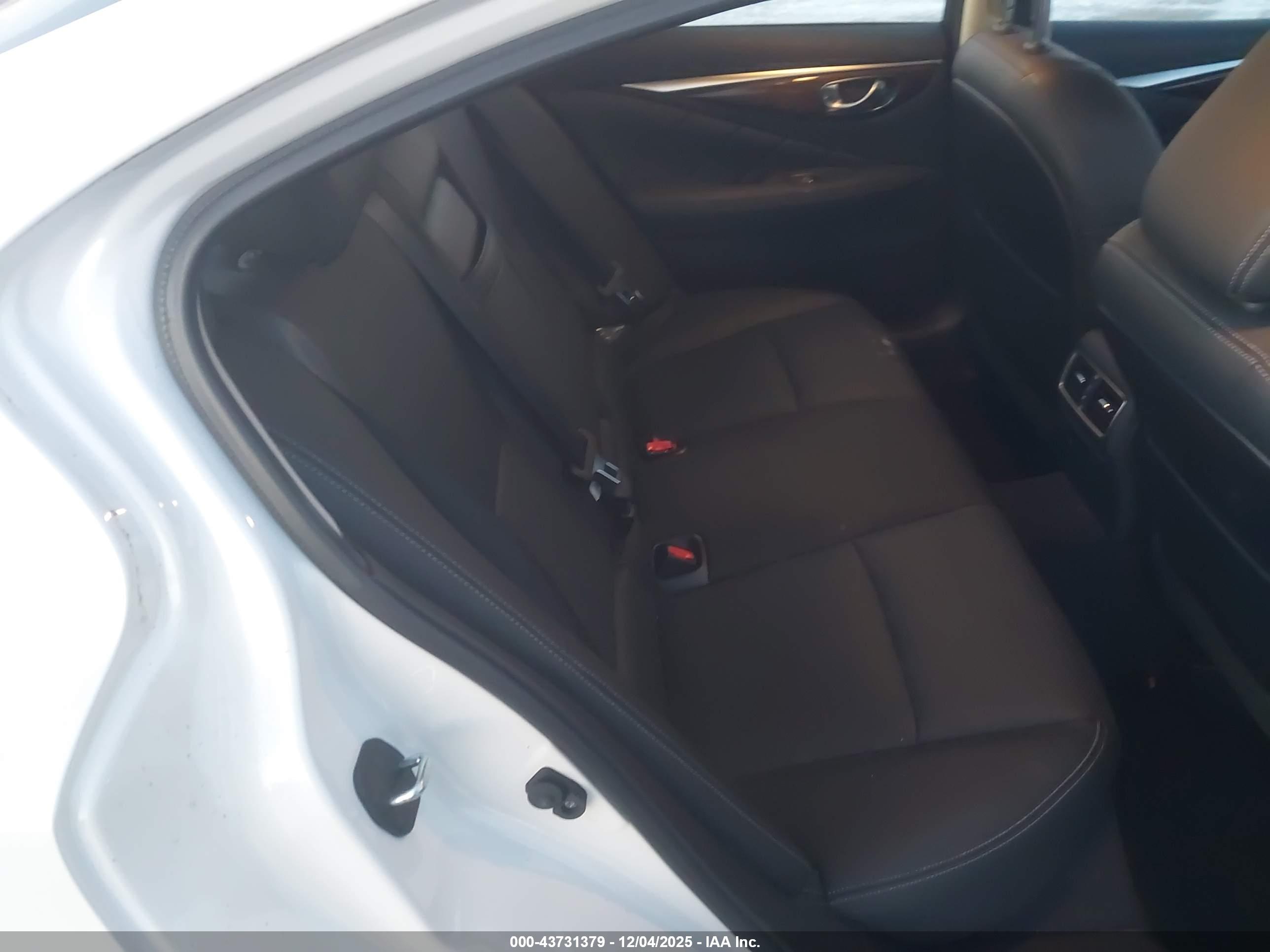 INFINITI Q50 image 8