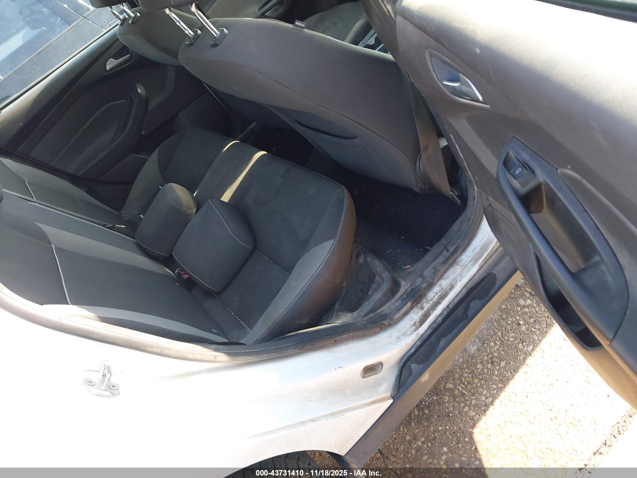 FORD FOCUS image 8