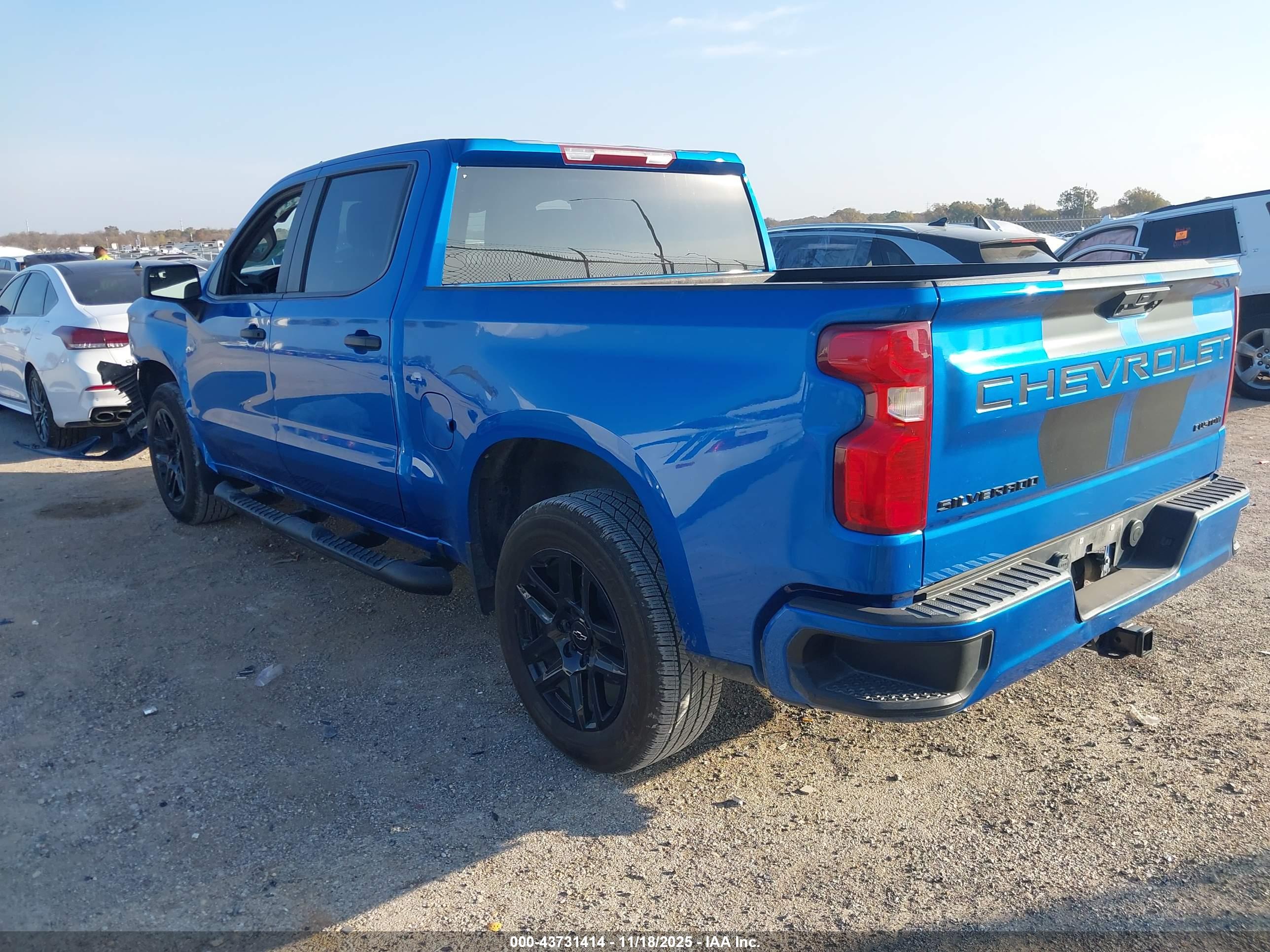 CHEVROLET SILVERADO image 3