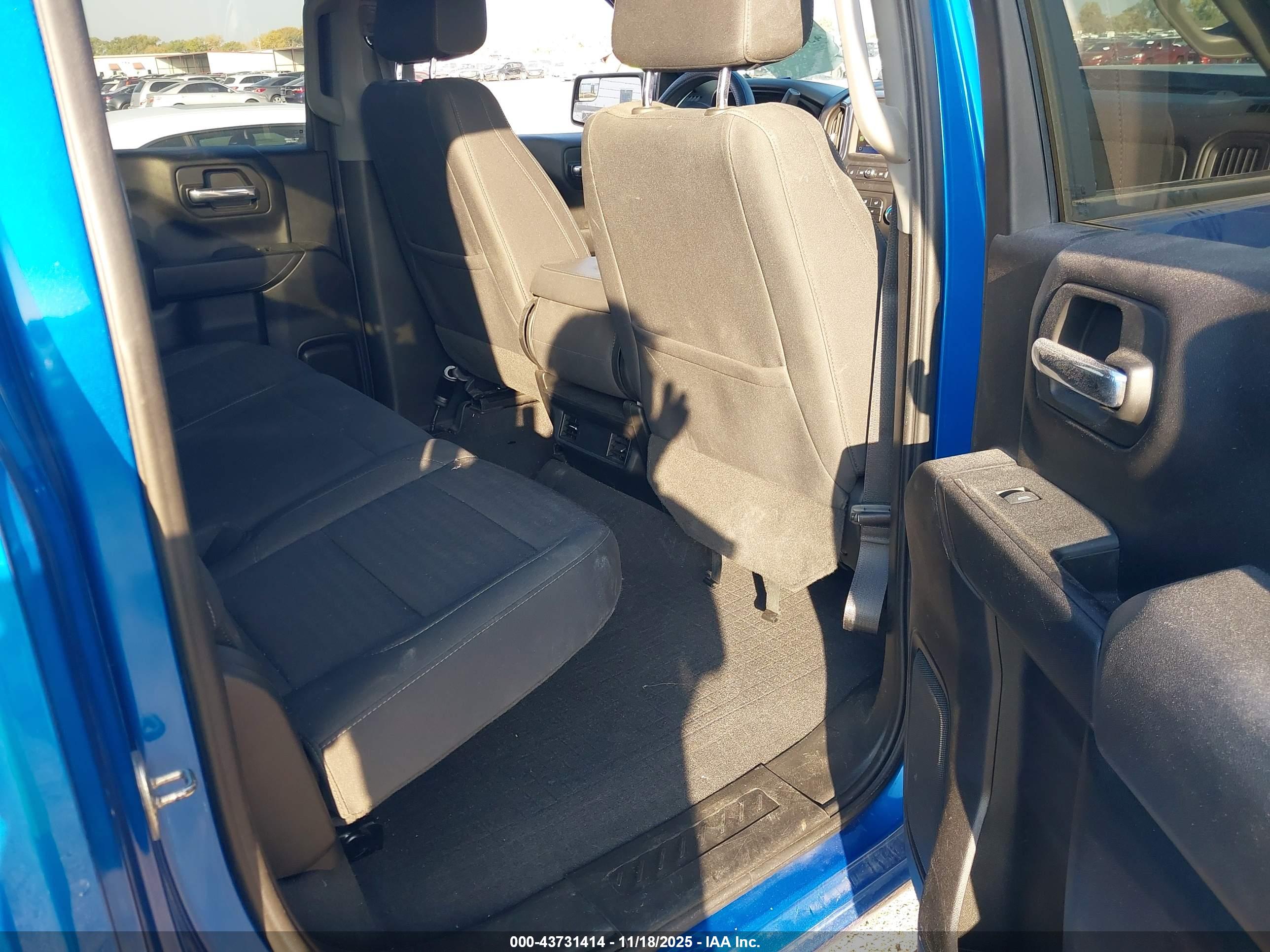 CHEVROLET SILVERADO image 8
