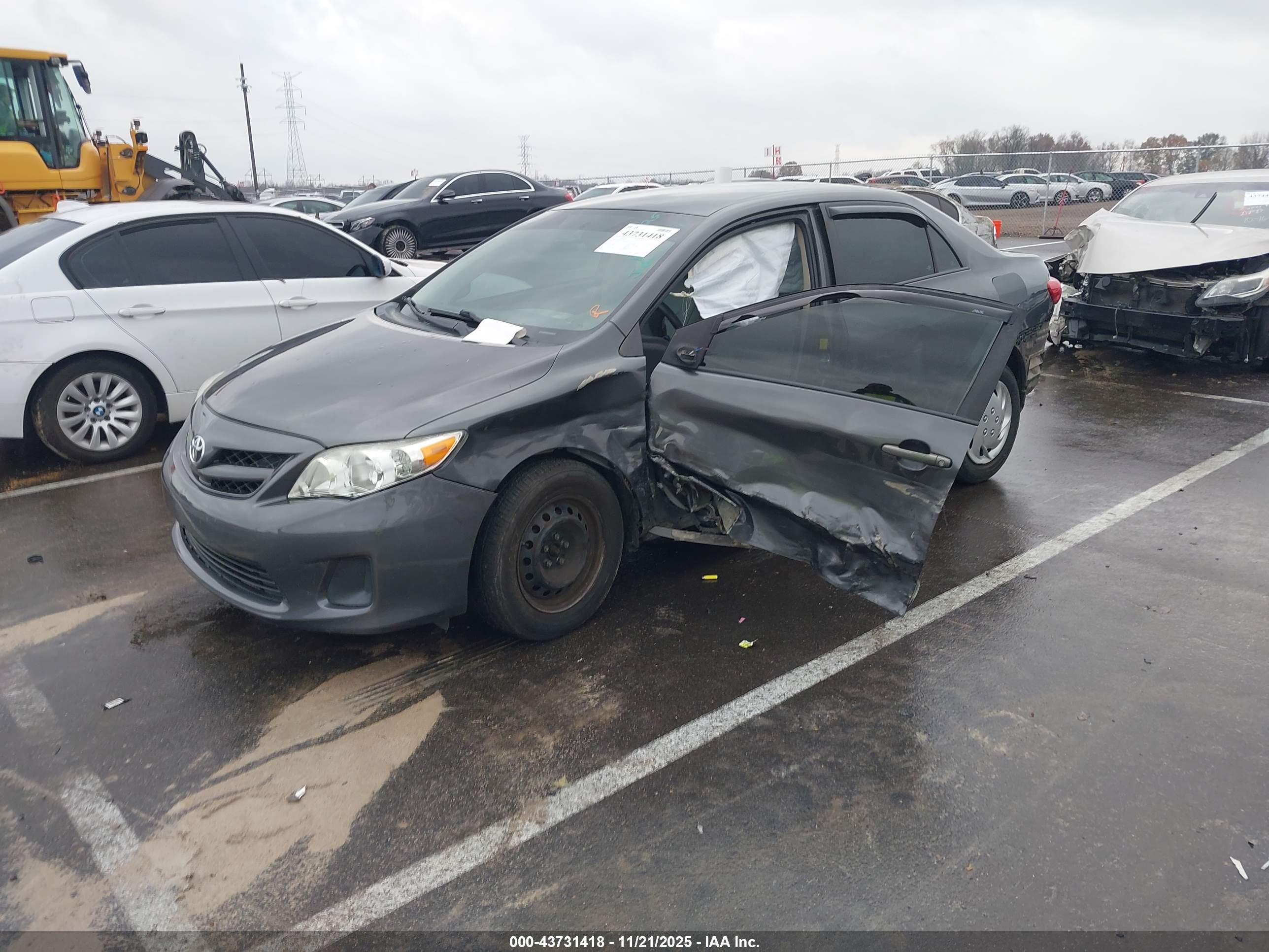 TOYOTA COROLLA image 2