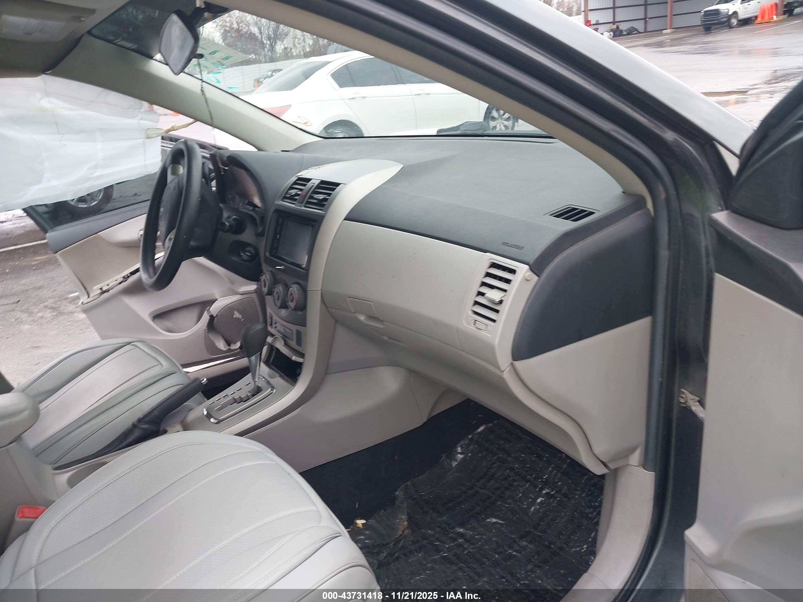 TOYOTA COROLLA image 5