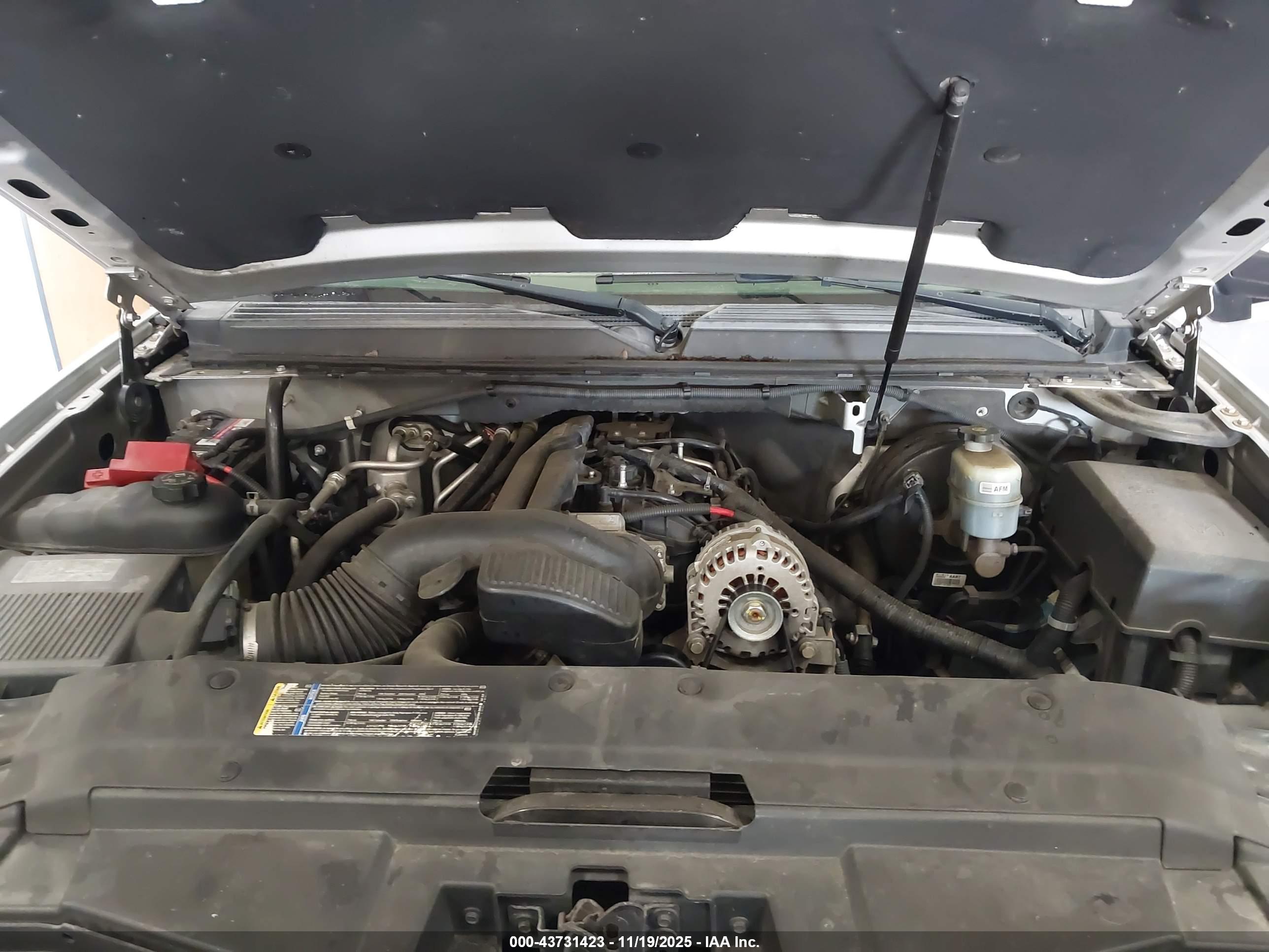 CHEVROLET SUBURBAN image 10