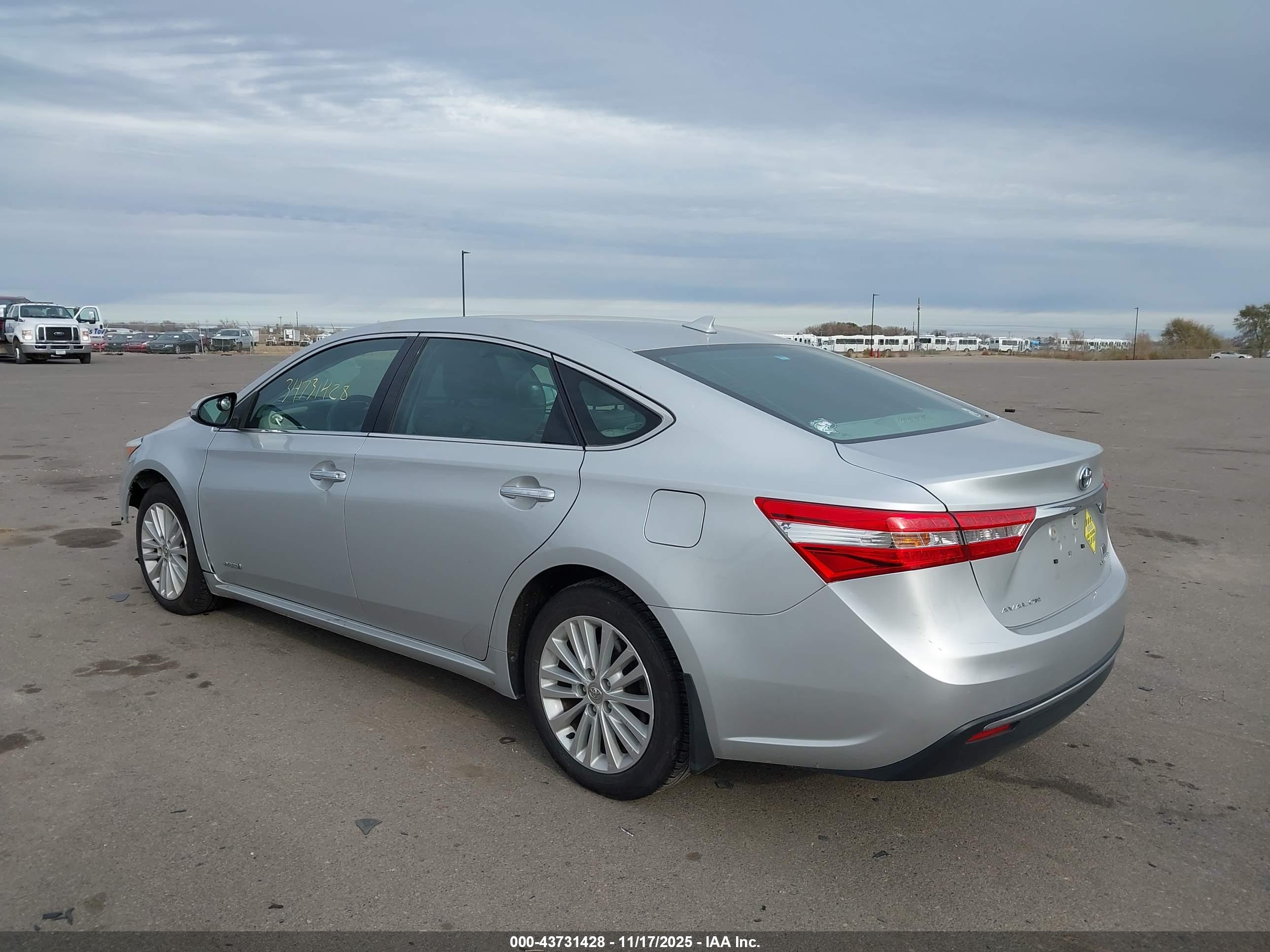 TOYOTA AVALON image 3