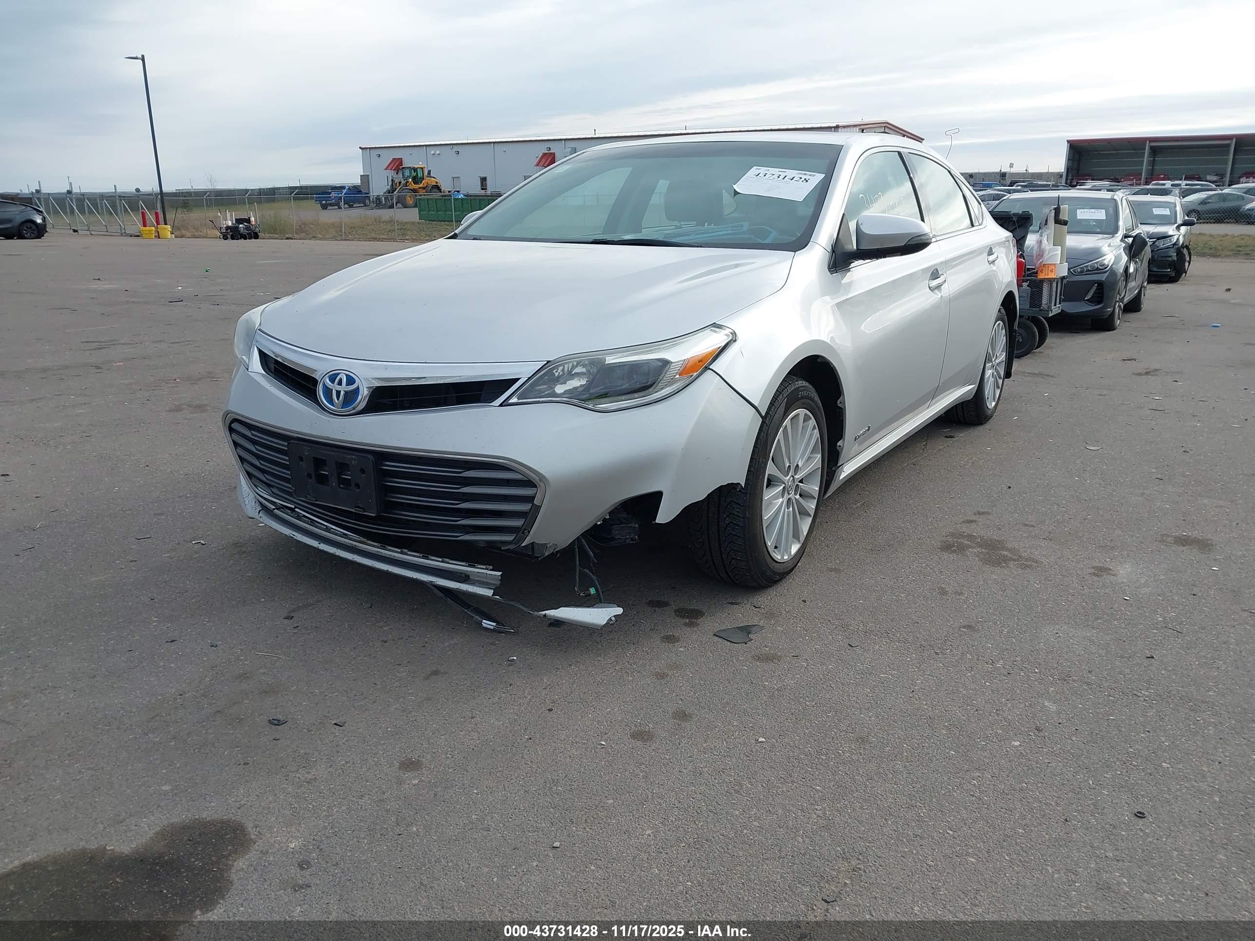 TOYOTA AVALON image 6