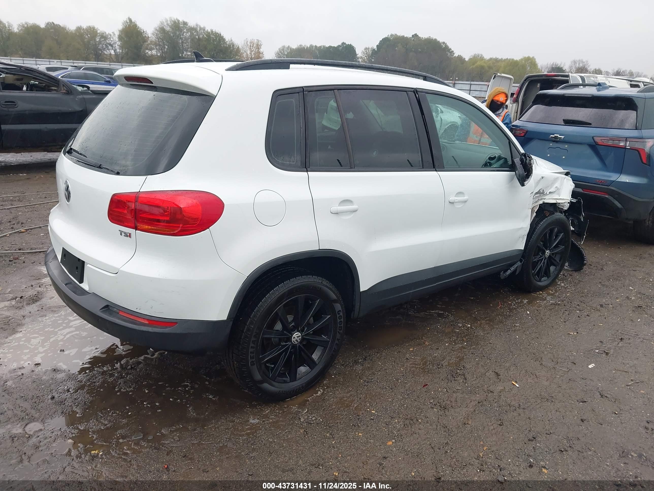 VOLKSWAGEN TIGUAN image 4