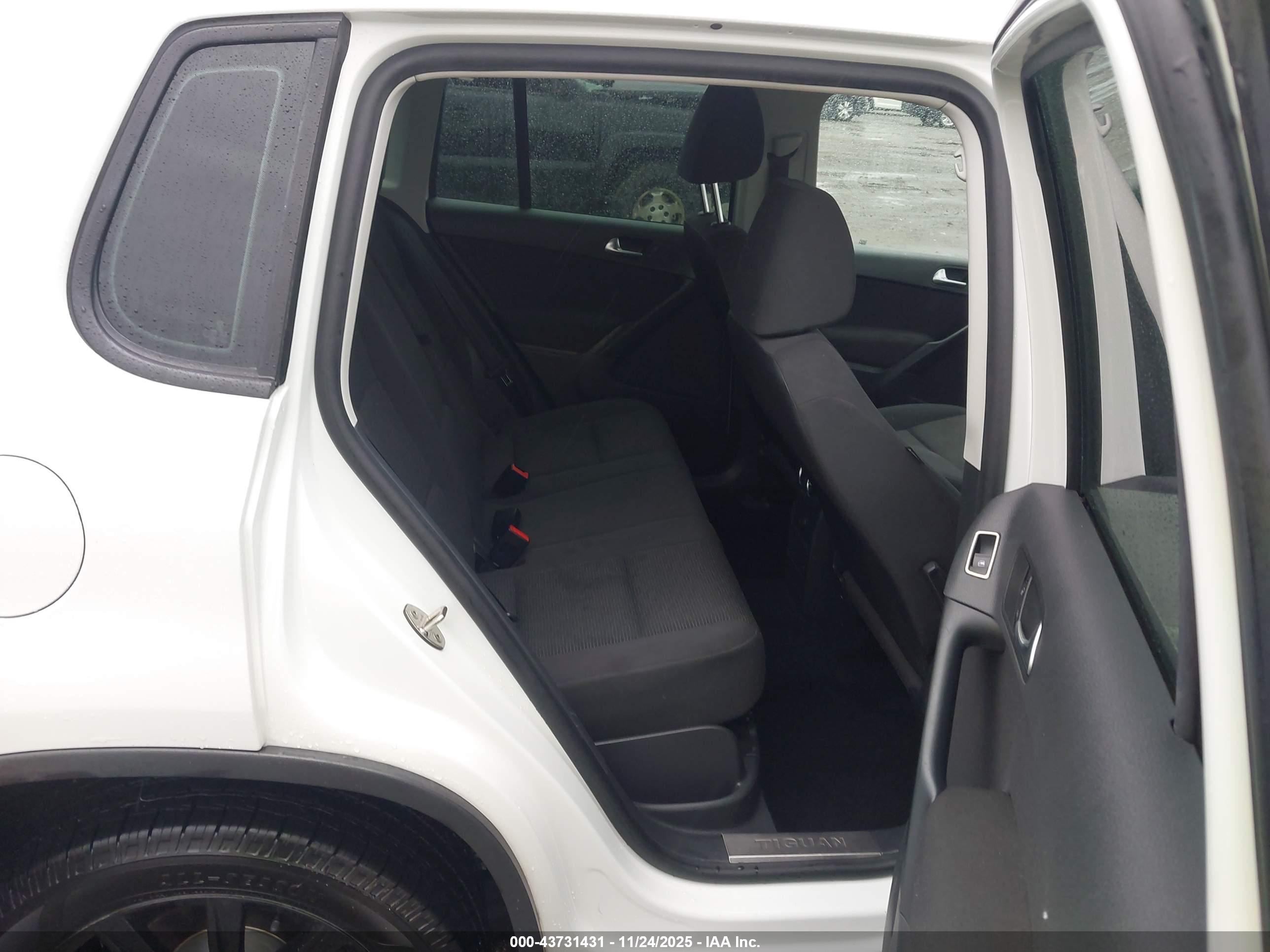 VOLKSWAGEN TIGUAN image 8