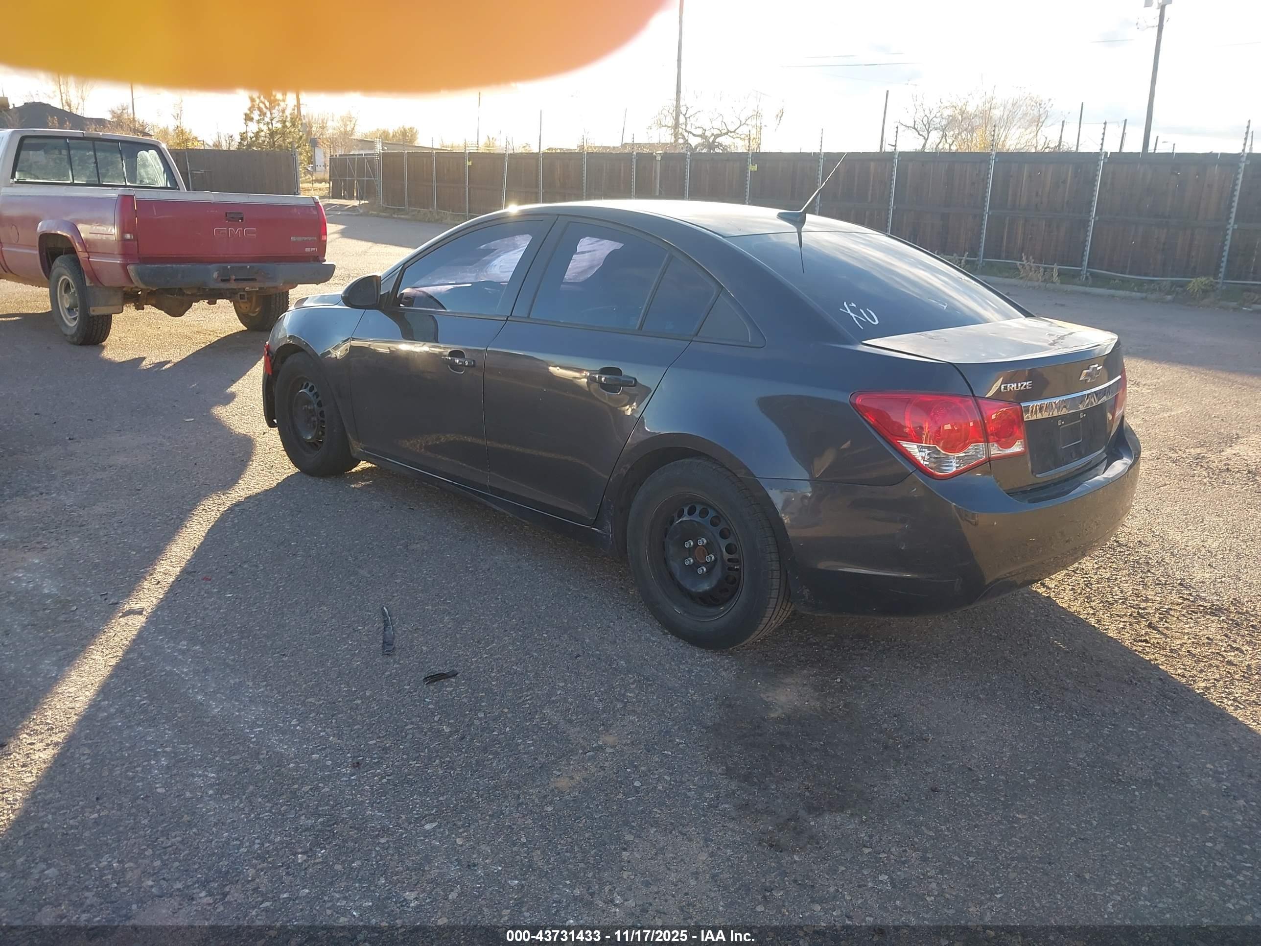 CHEVROLET CRUZE image 3