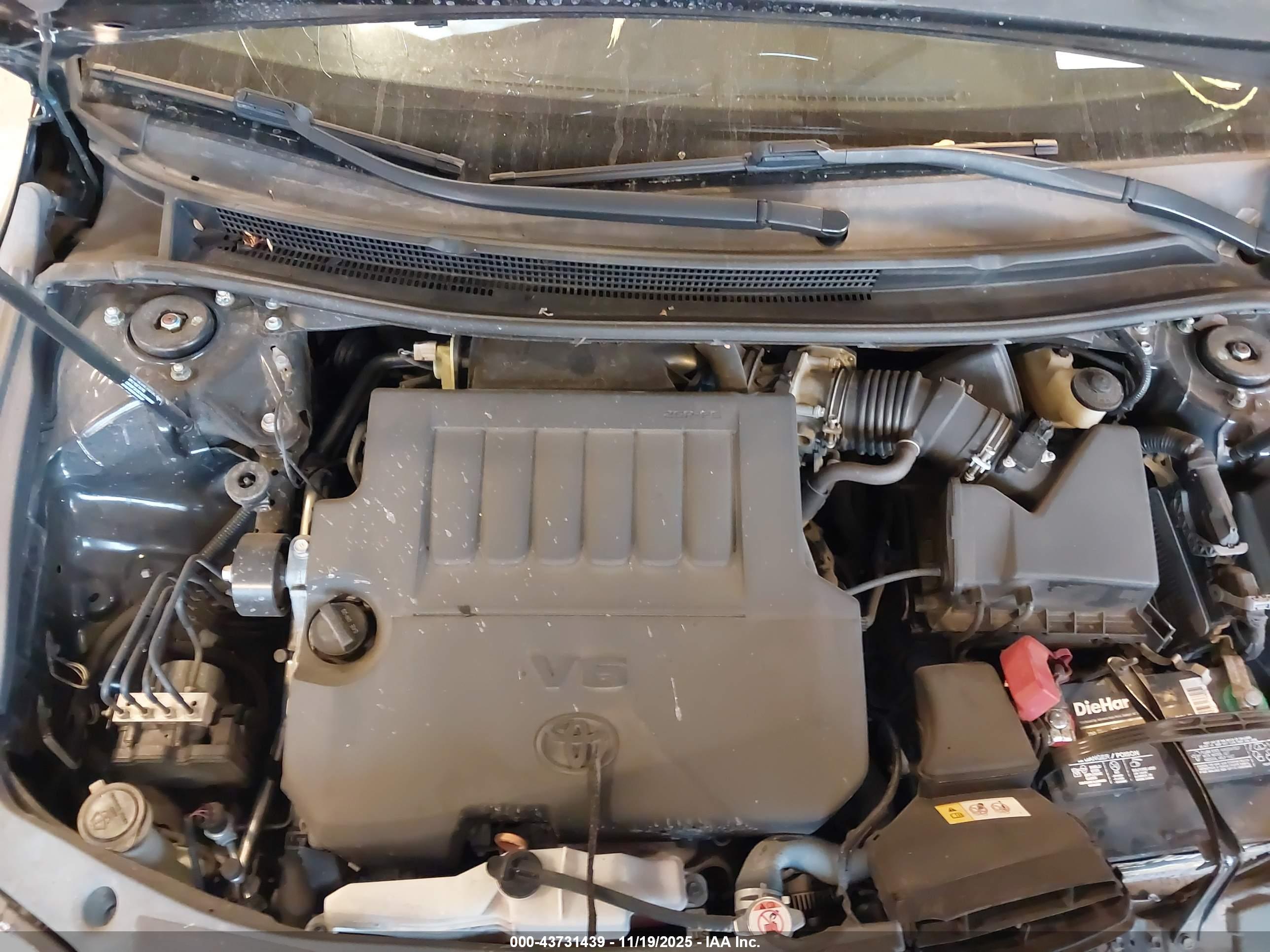 TOYOTA AVALON image 10