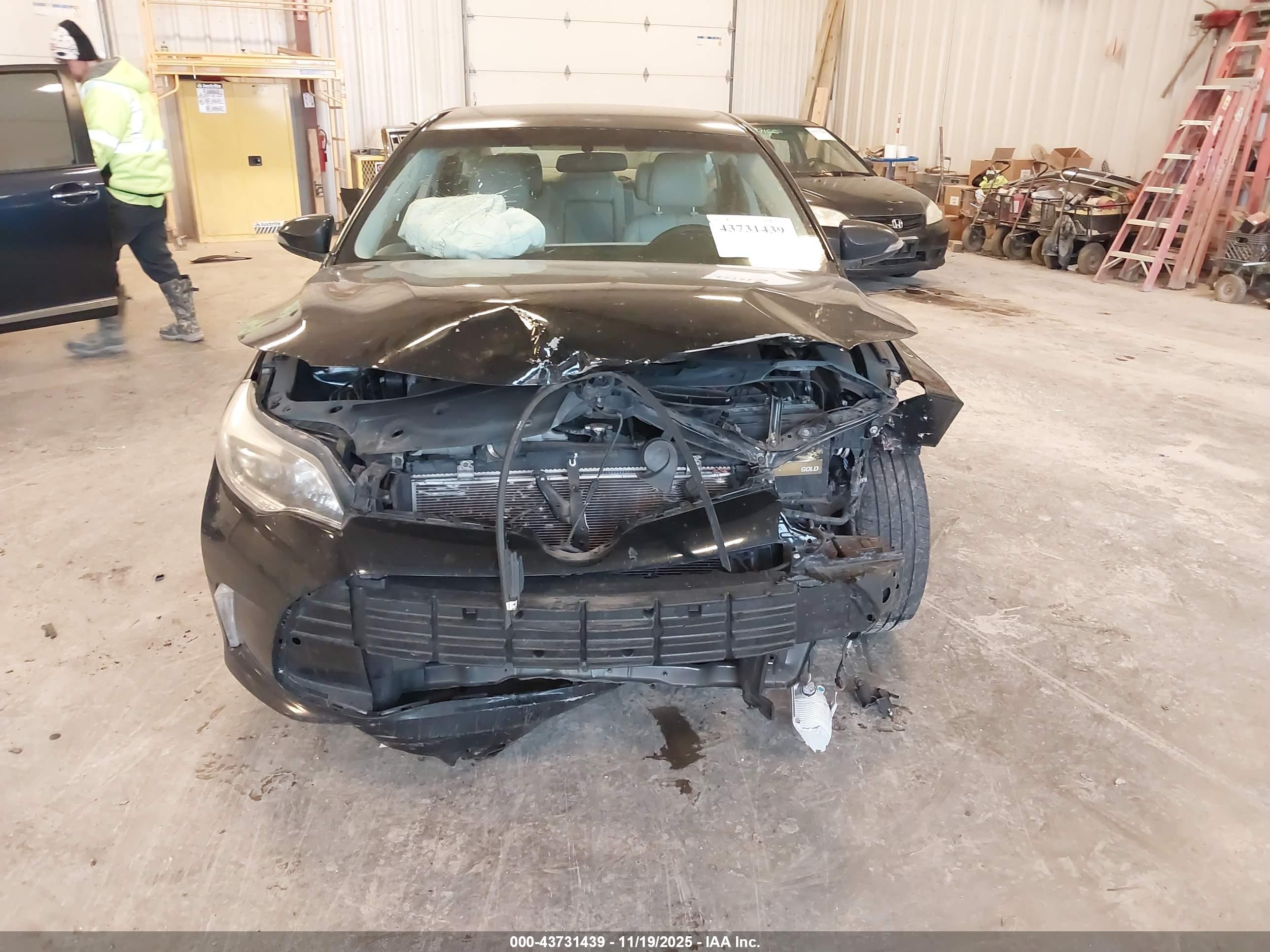 TOYOTA AVALON image 6
