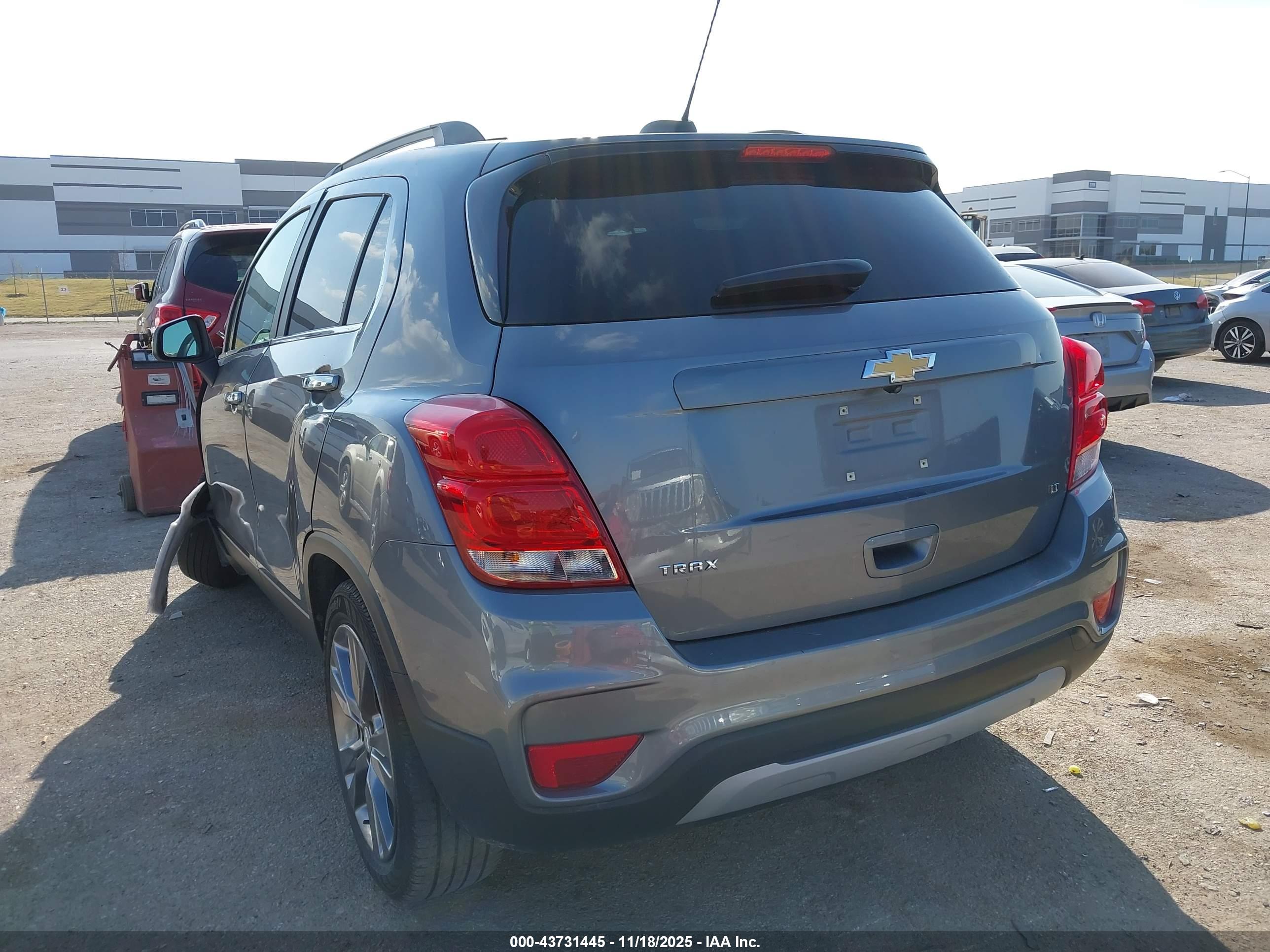 CHEVROLET TRAX image 3