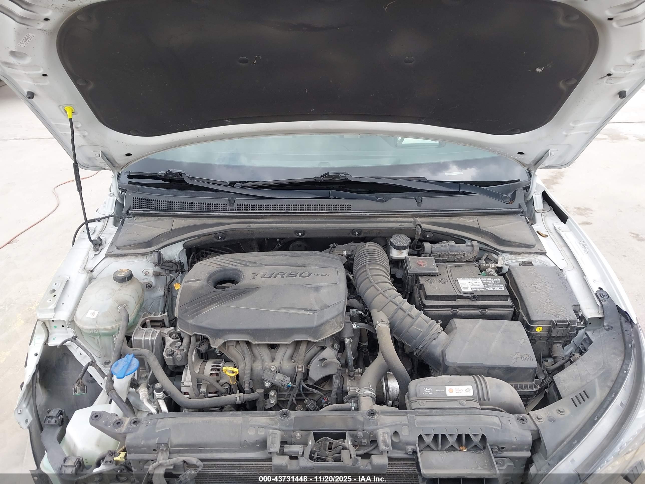 HYUNDAI VELOSTER image 10