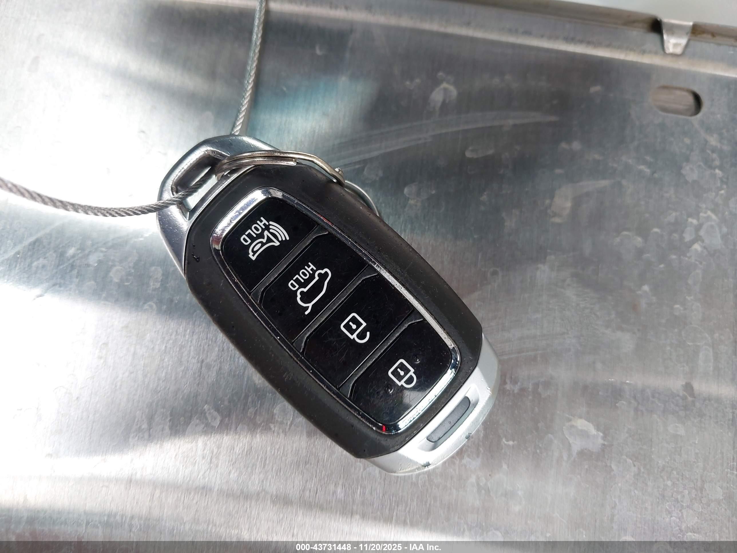 HYUNDAI VELOSTER image 11