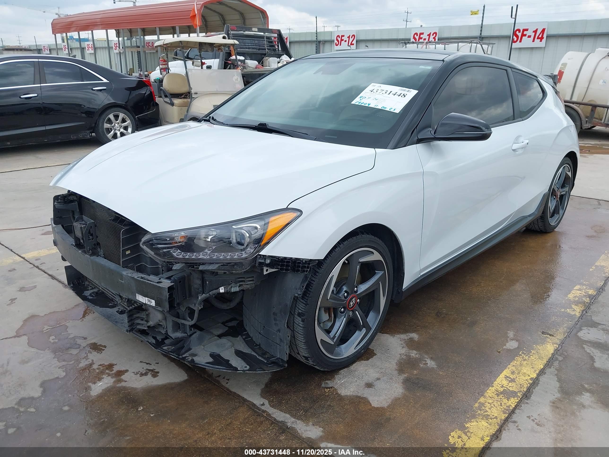 HYUNDAI VELOSTER image 2