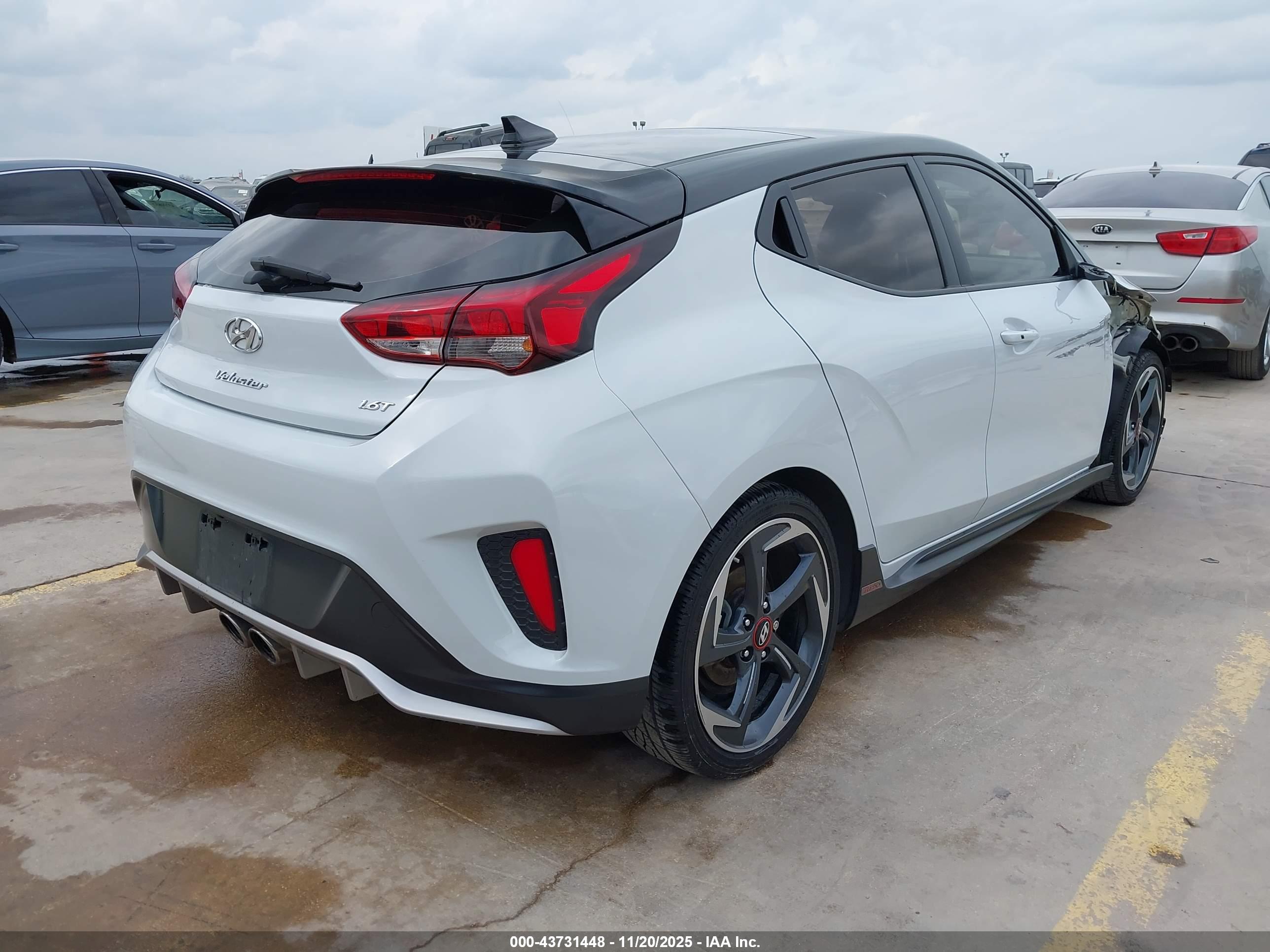 HYUNDAI VELOSTER image 4
