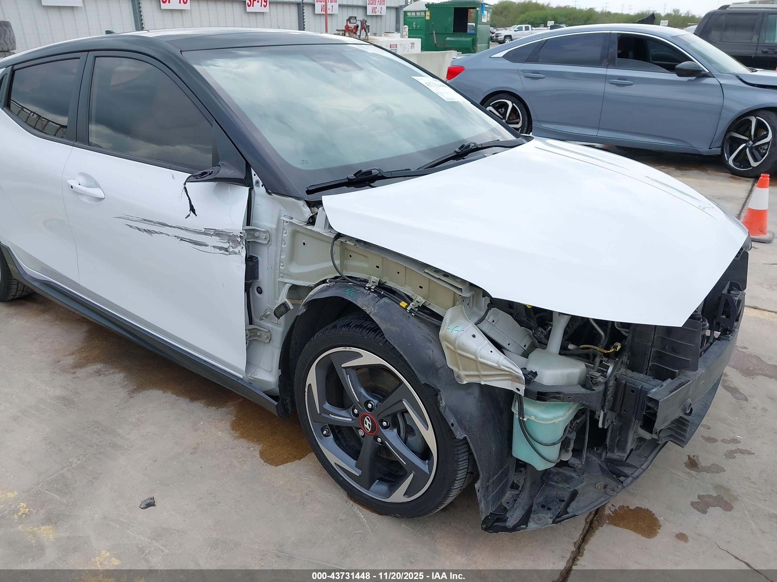 HYUNDAI VELOSTER image 6